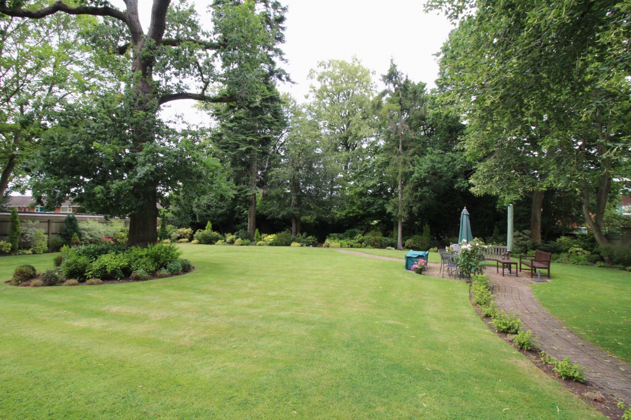 2 bedroom apartment flat/apartment Let Agreed in Solihull - Photograph 10.