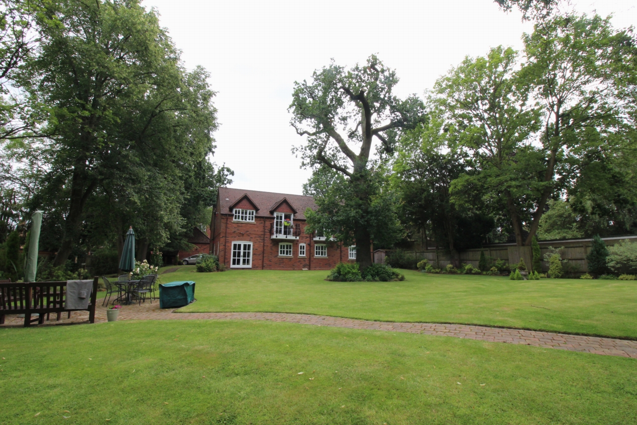2 bedroom apartment flat/apartment Let Agreed in Solihull - Photograph 11.