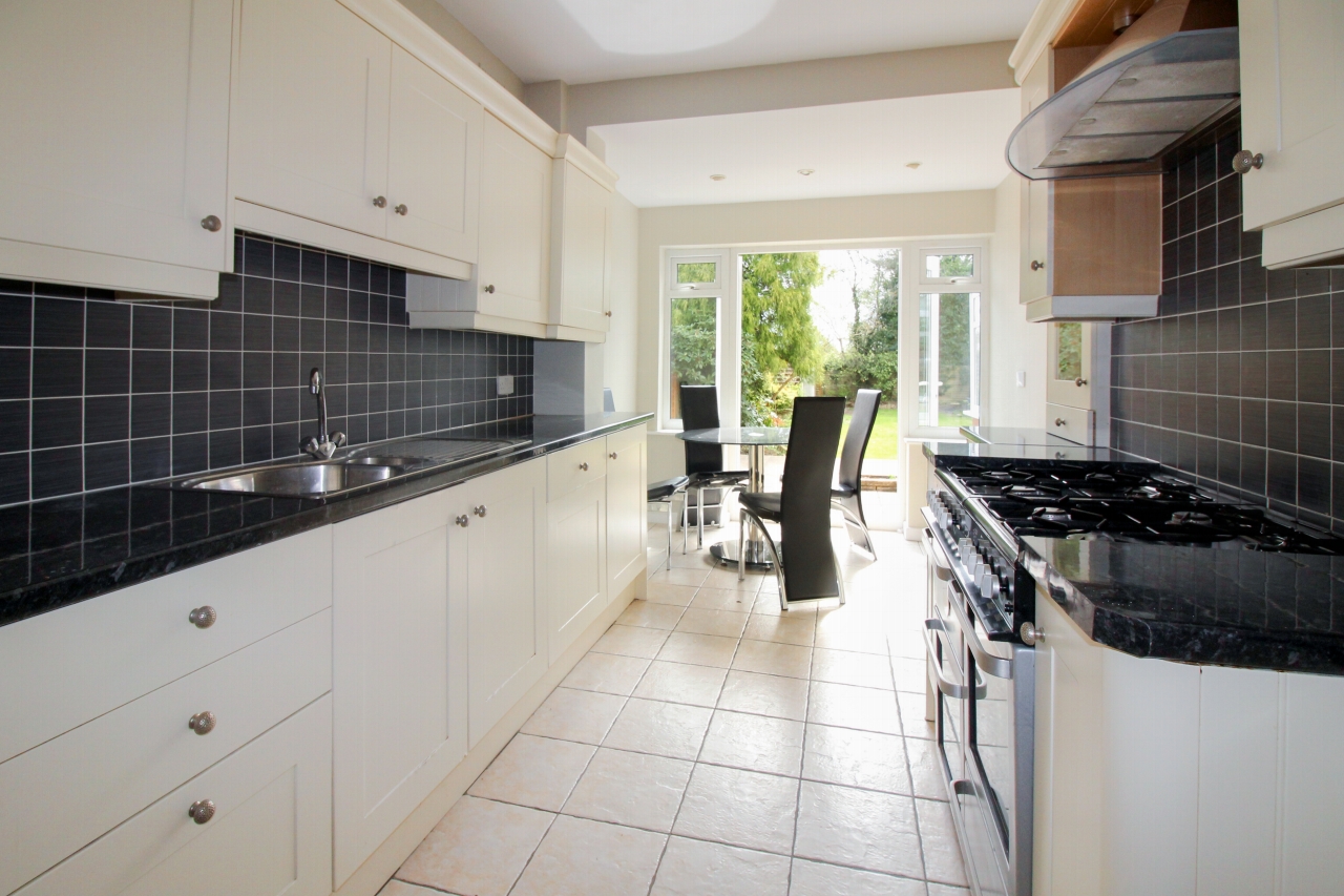 3 bedroom detached house SSTC in Solihull - photograph 5.