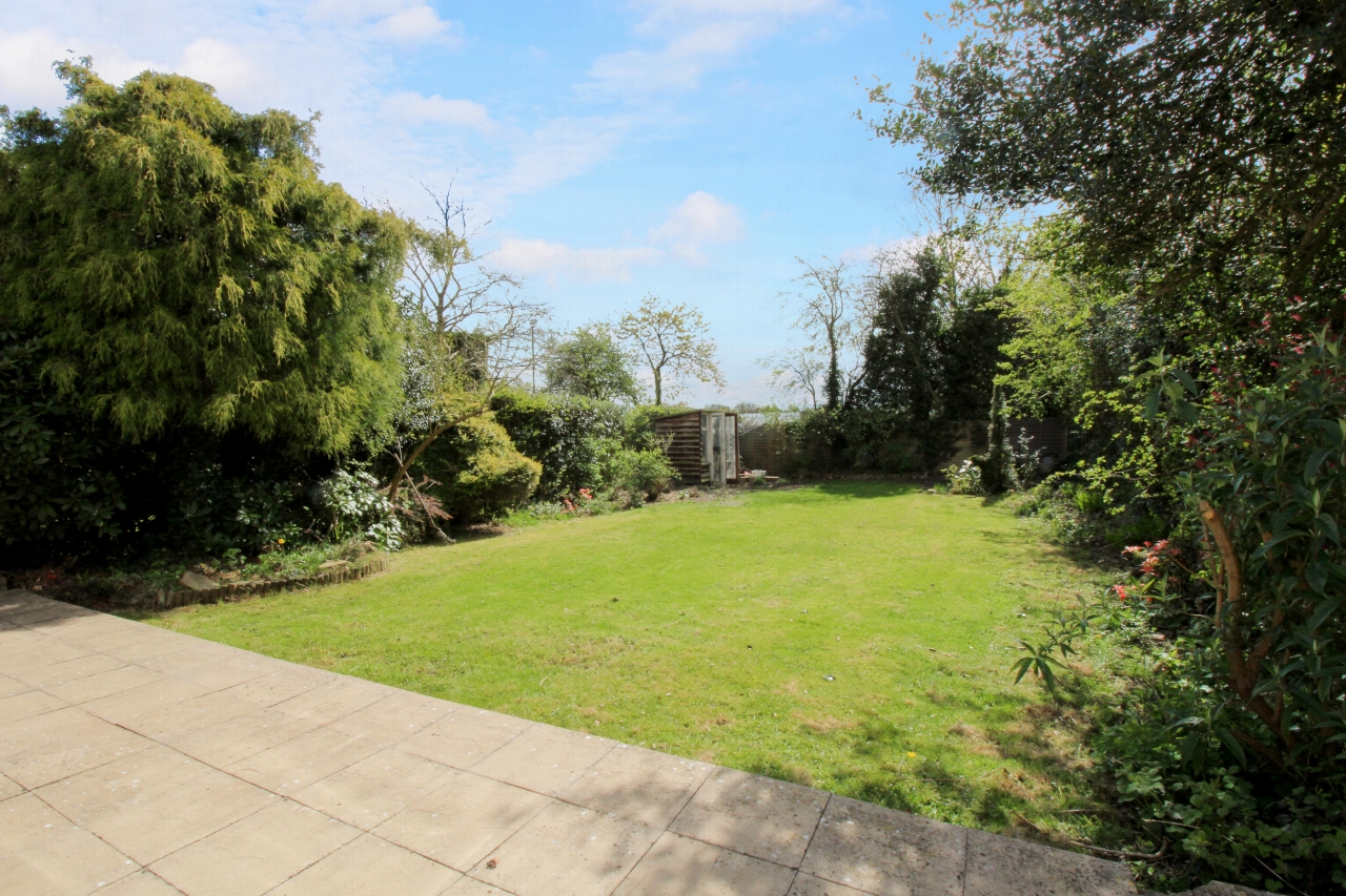 3 bedroom detached house SSTC in Solihull - photograph 9.