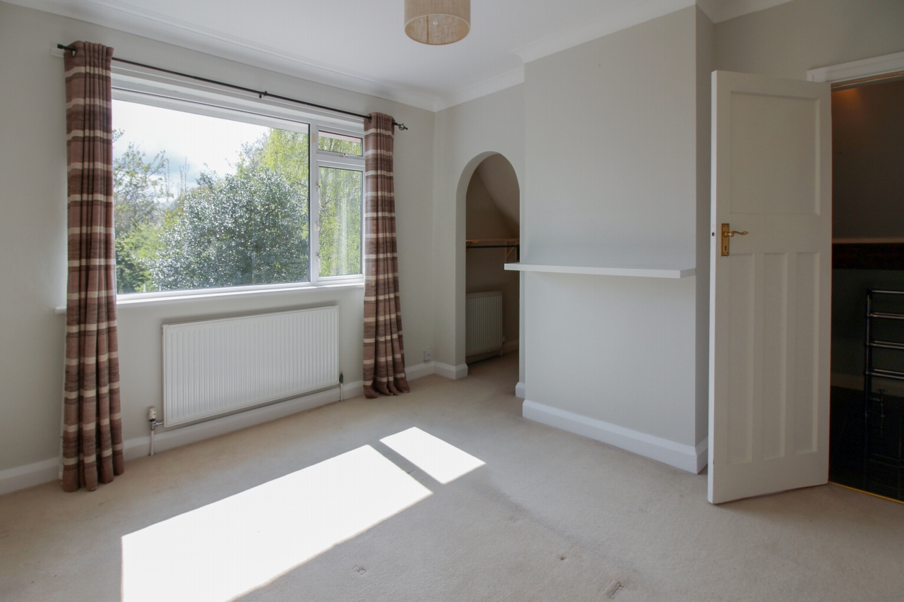 3 bedroom detached house SSTC in Solihull - photograph 11.