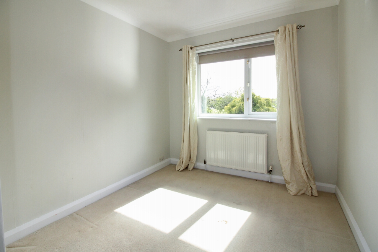 3 bedroom detached house SSTC in Solihull - photograph 15.