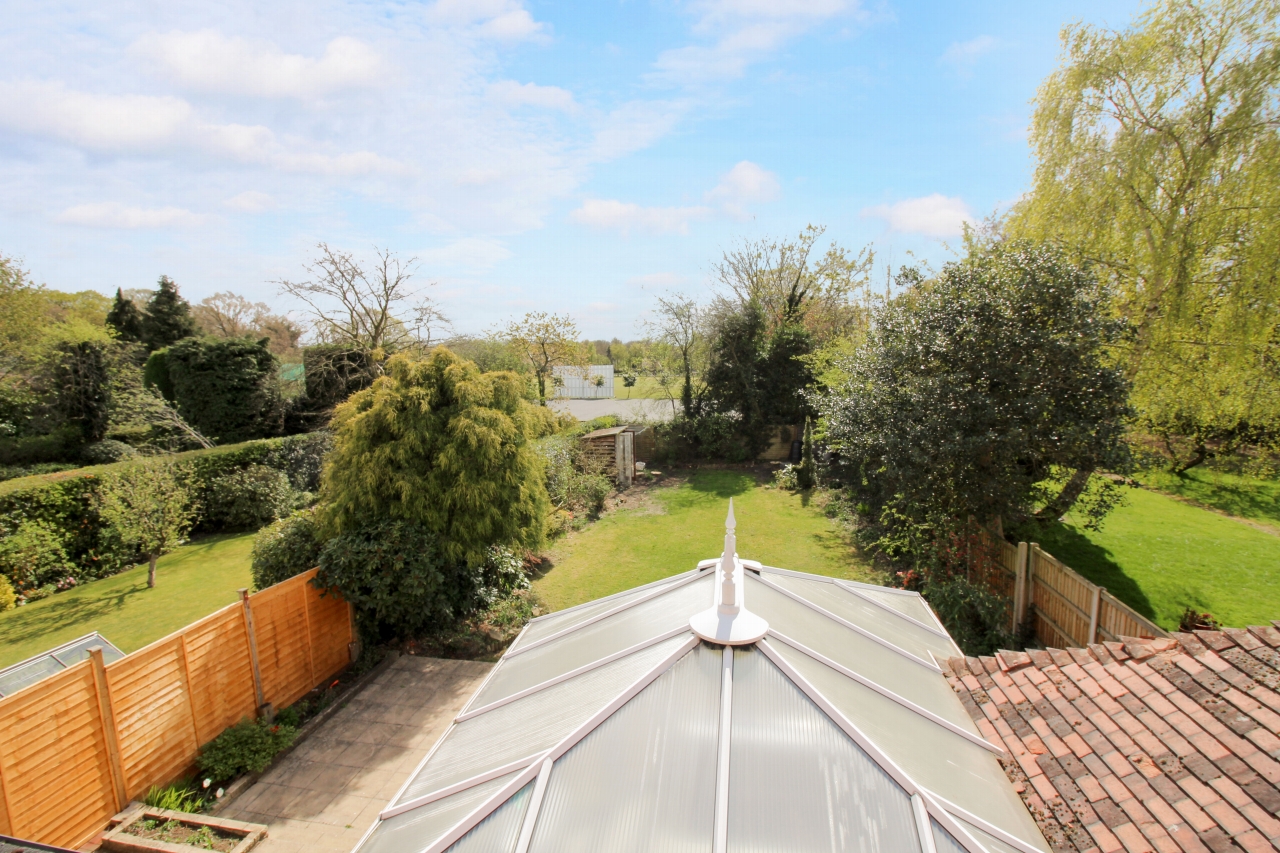 3 bedroom detached house SSTC in Solihull - photograph 14.