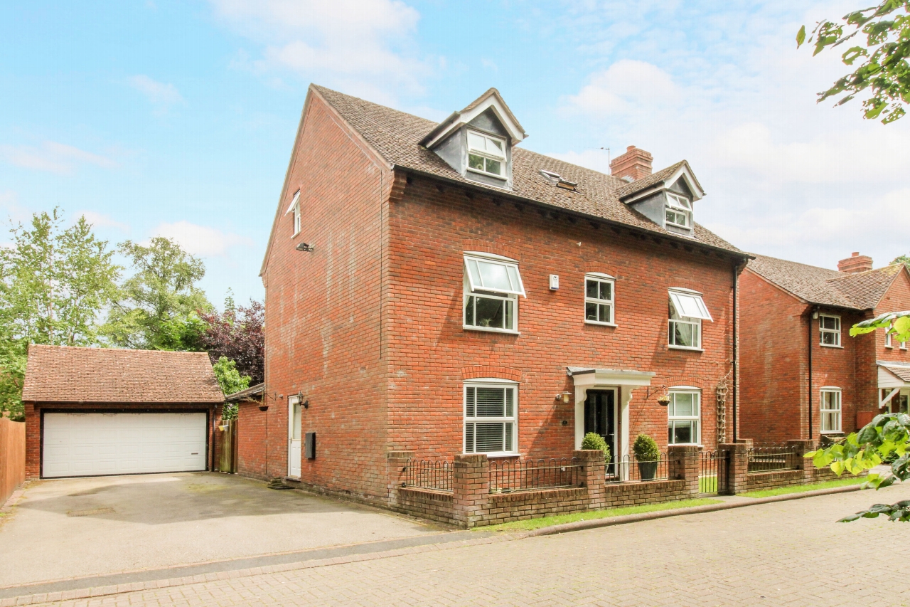 5 bedroom detached house SSTC in Solihull - Main Image.