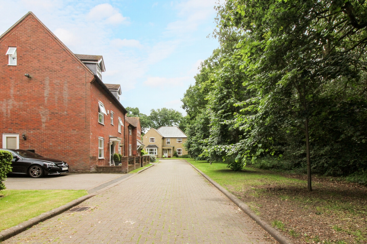 5 bedroom detached house SSTC in Solihull - photograph 3.