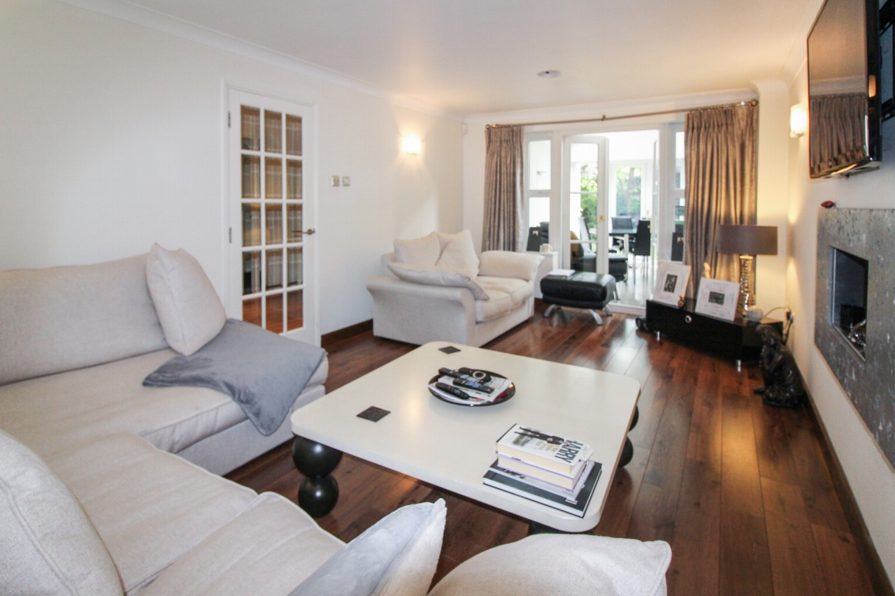 5 bedroom detached house SSTC in Solihull - photograph 2.