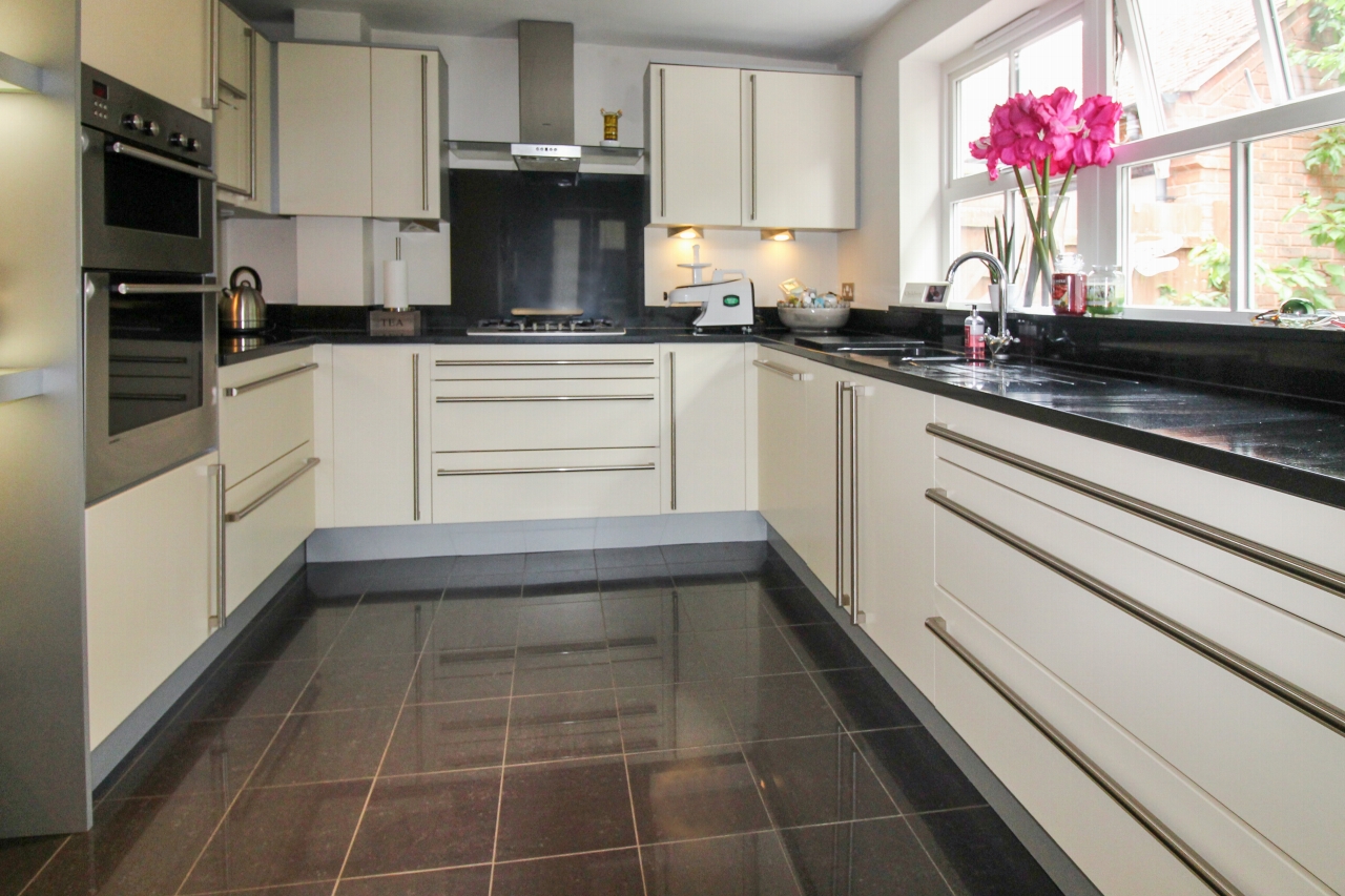 5 bedroom detached house SSTC in Solihull - photograph 4.