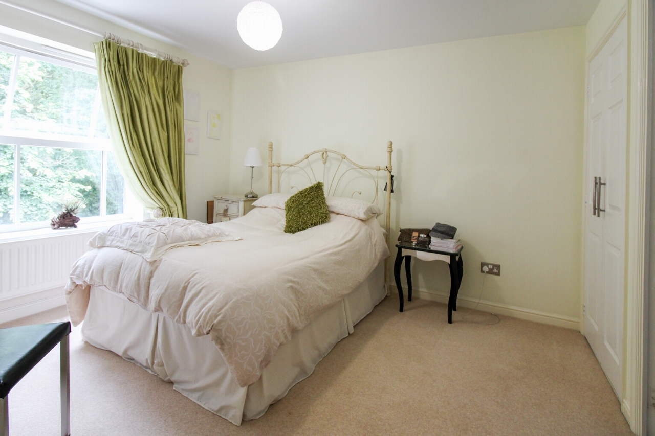 5 bedroom detached house SSTC in Solihull - photograph 8.