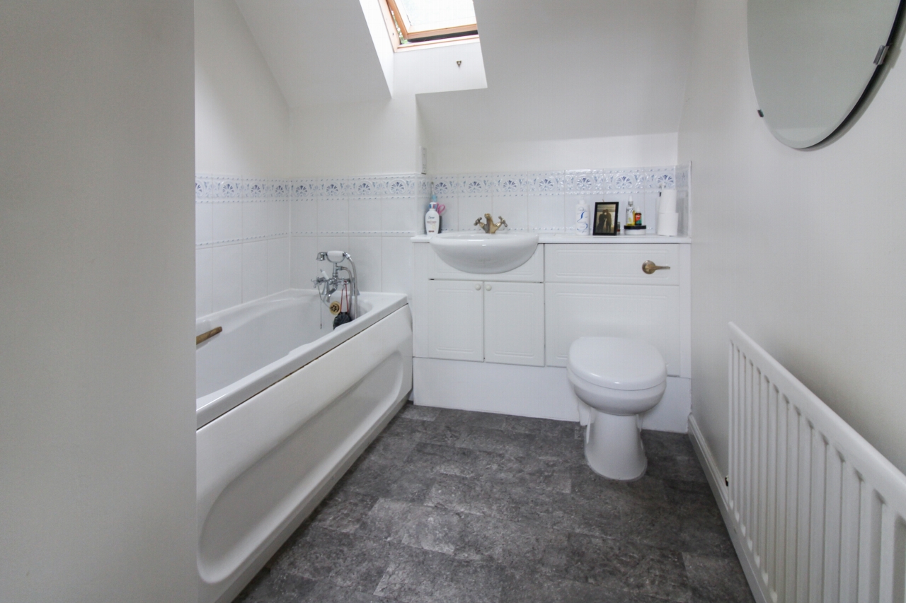 5 bedroom detached house SSTC in Solihull - photograph 10.