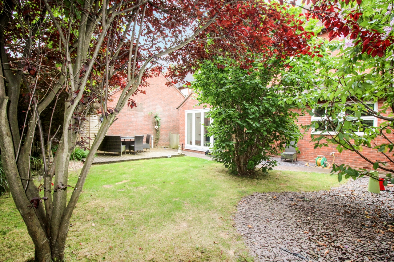 5 bedroom detached house SSTC in Solihull - photograph 11.