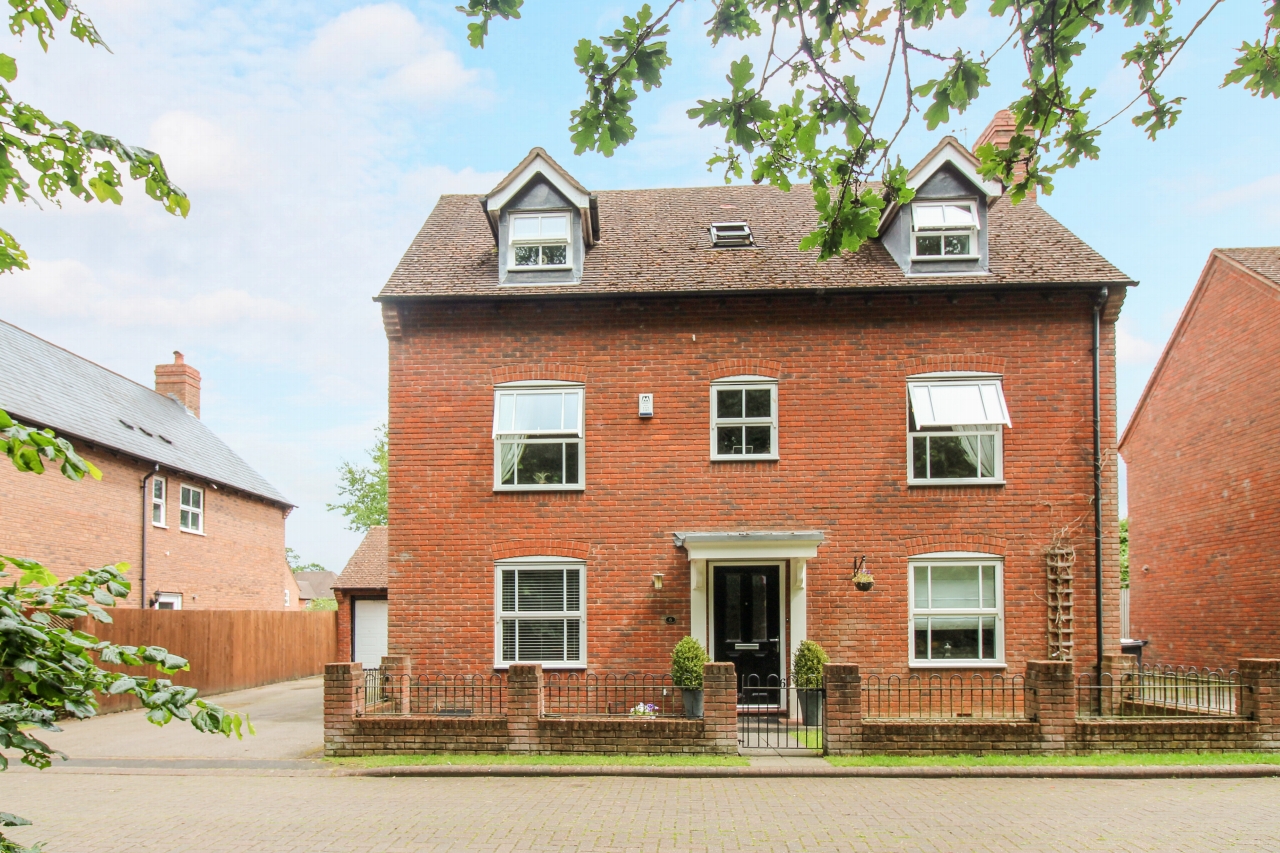 5 bedroom detached house SSTC in Solihull - photograph 13.