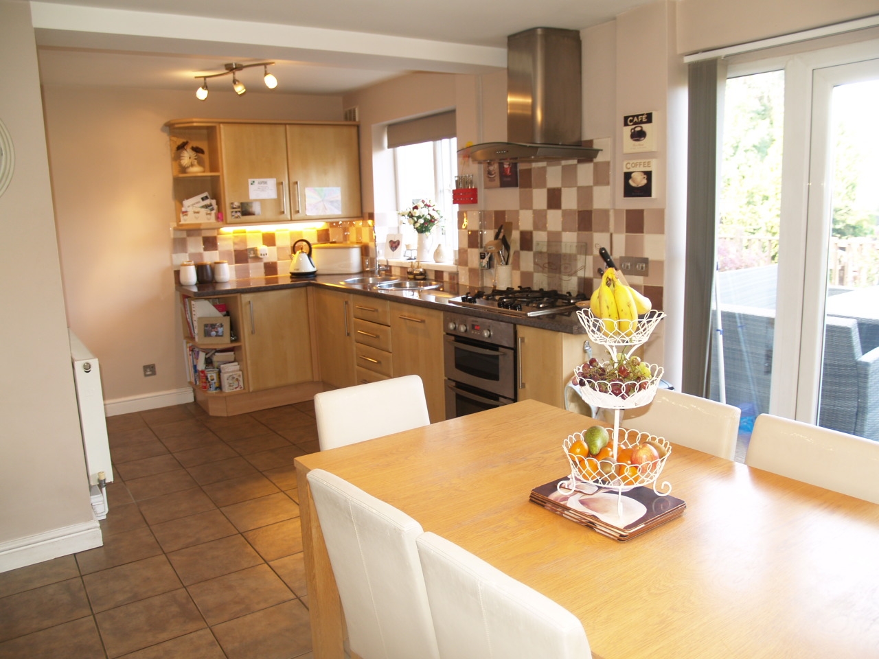4 bedroom semi detached house Sold in Birmingham - photograph 7.