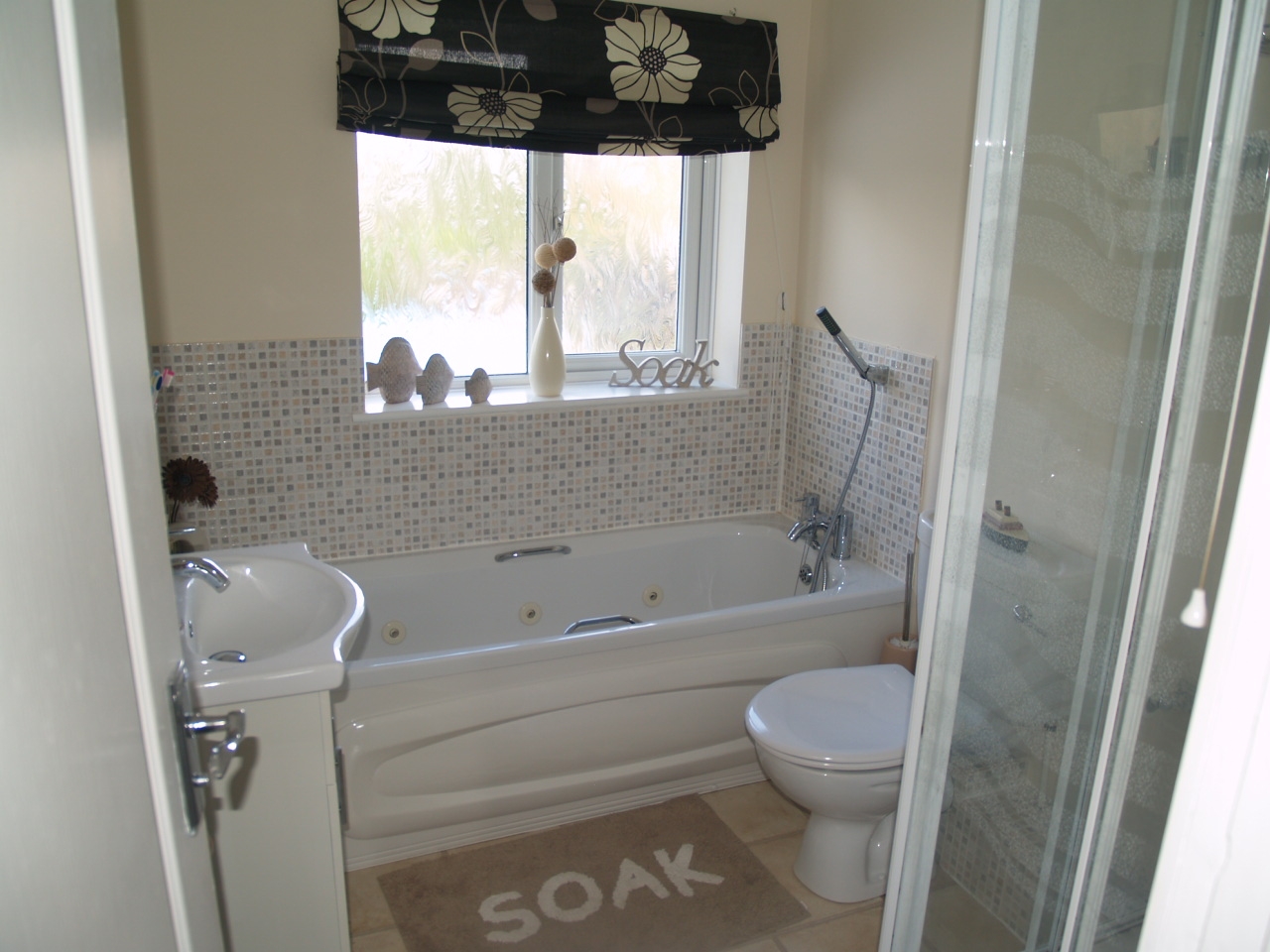 4 bedroom semi detached house Sold in Birmingham - photograph 13.