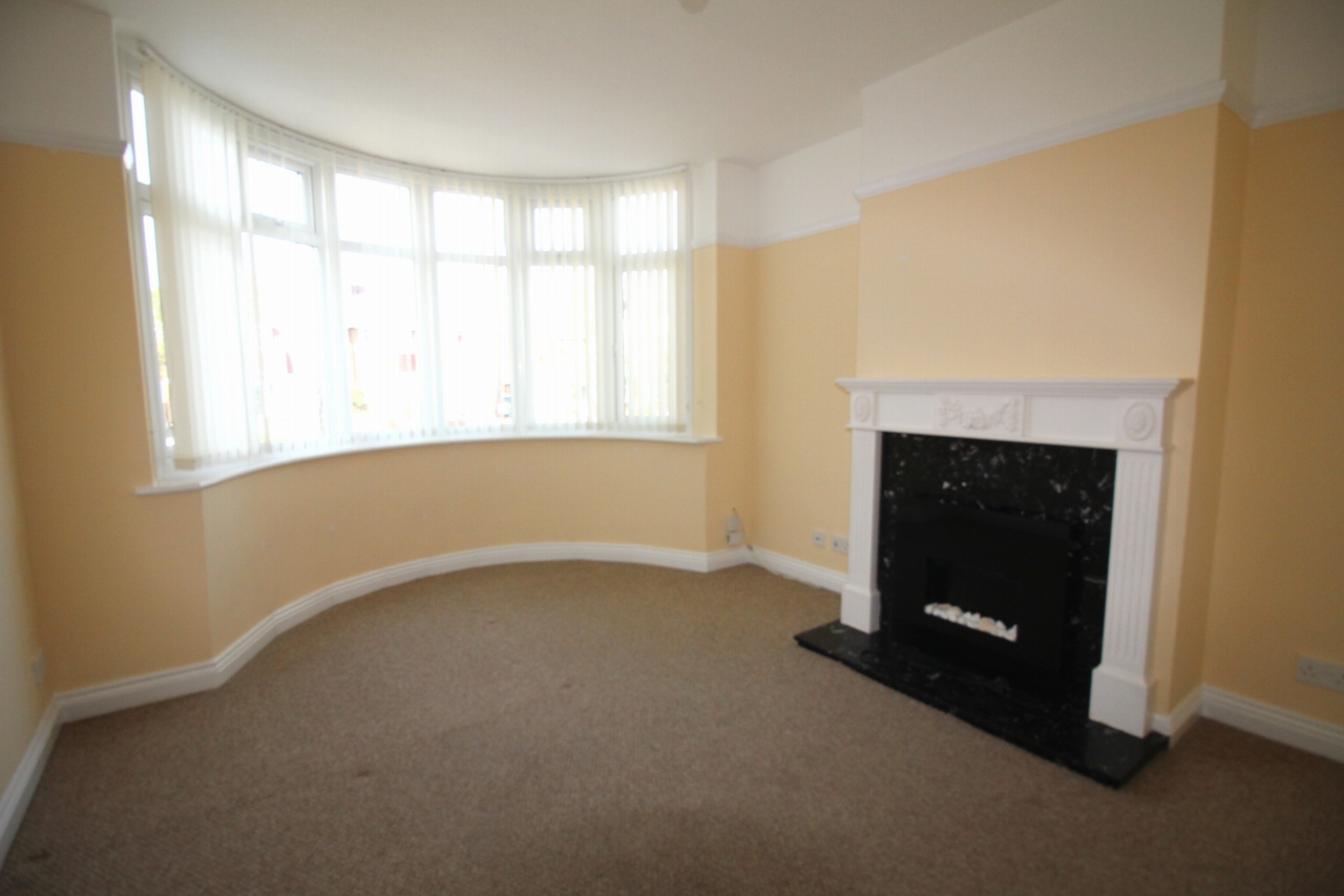3 bedroom semi-detached house To Let in Solihull - Property photograph.