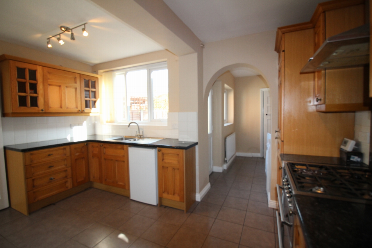 3 bedroom semi-detached house To Let in Solihull - Photograph 6.