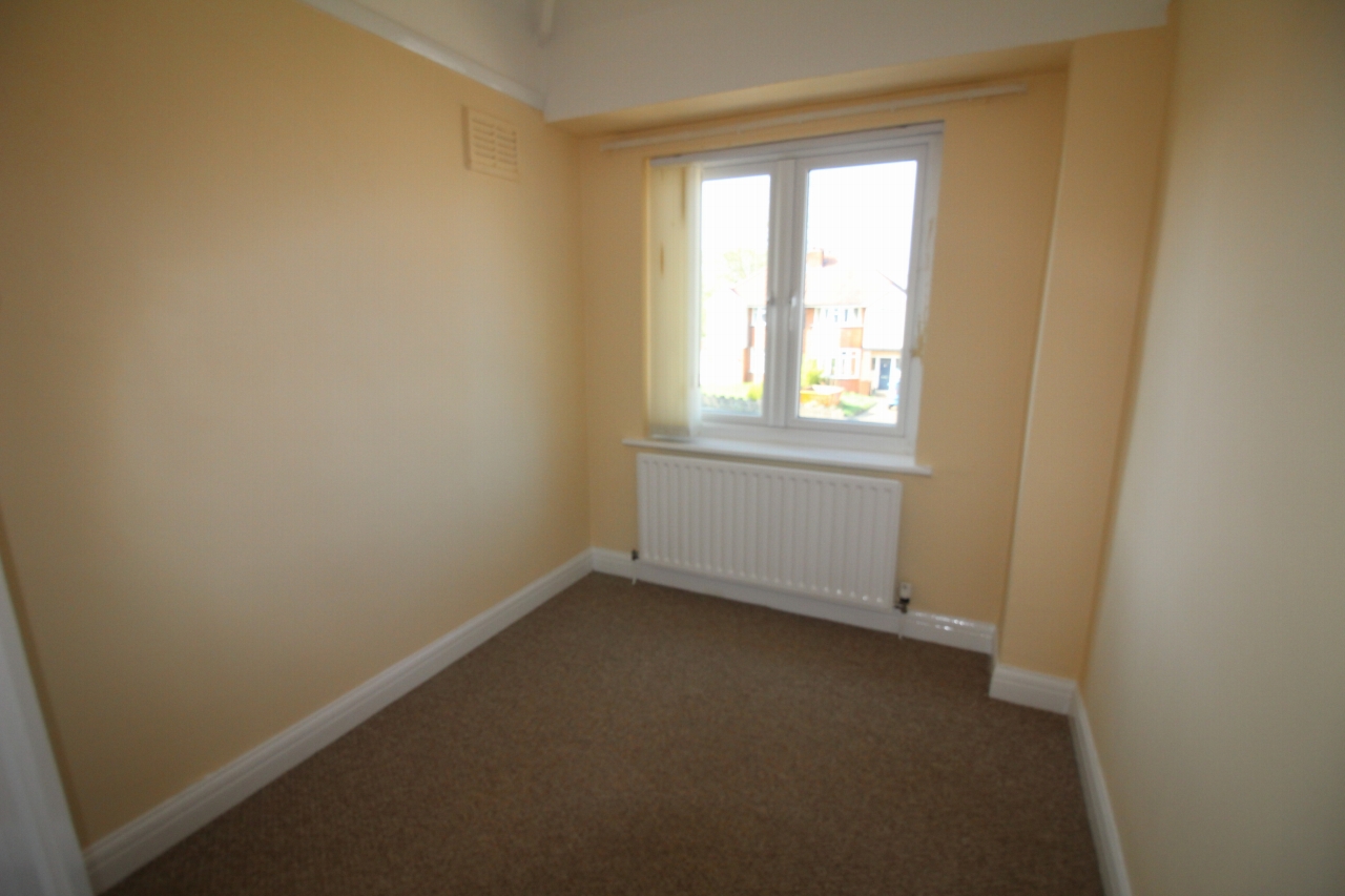 3 bedroom semi-detached house To Let in Solihull - Photograph 10.