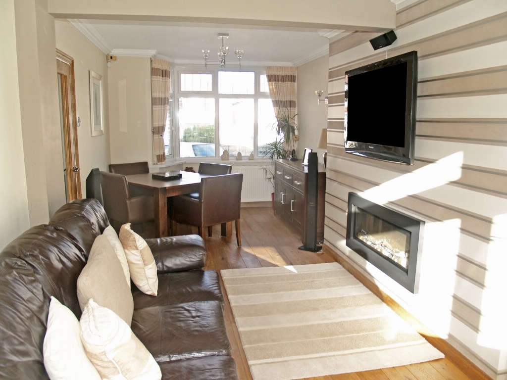 3 bedroom semi detached house Sold in Solihull - photograph 3.