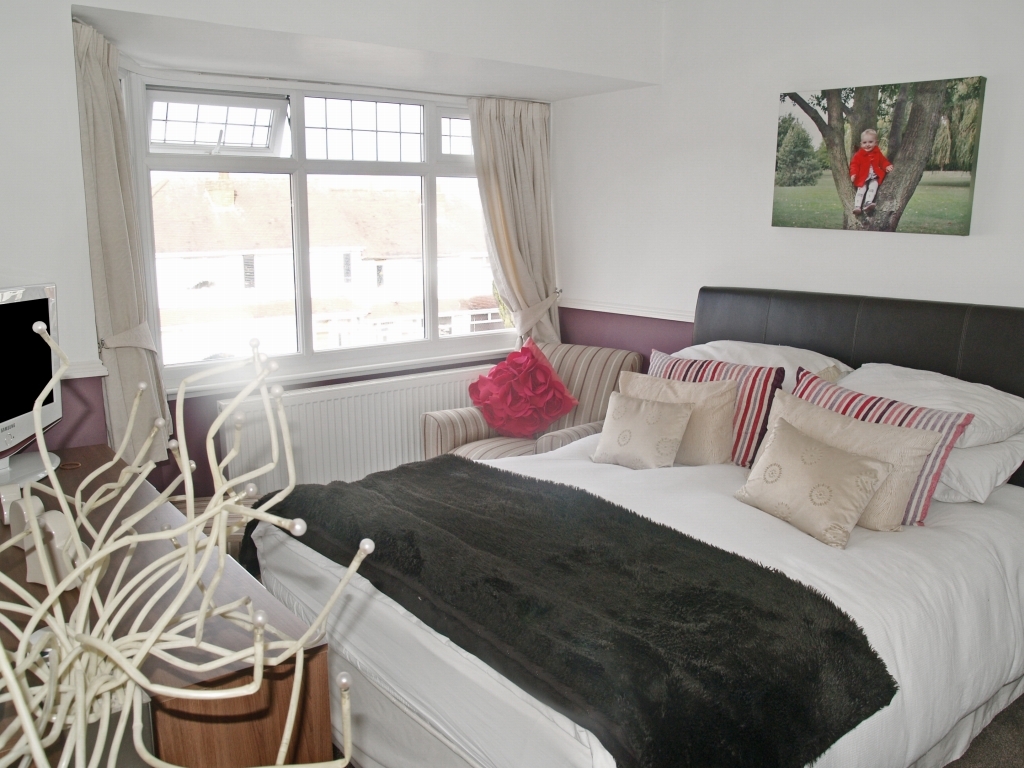 3 bedroom semi detached house Sold in Solihull - photograph 9.