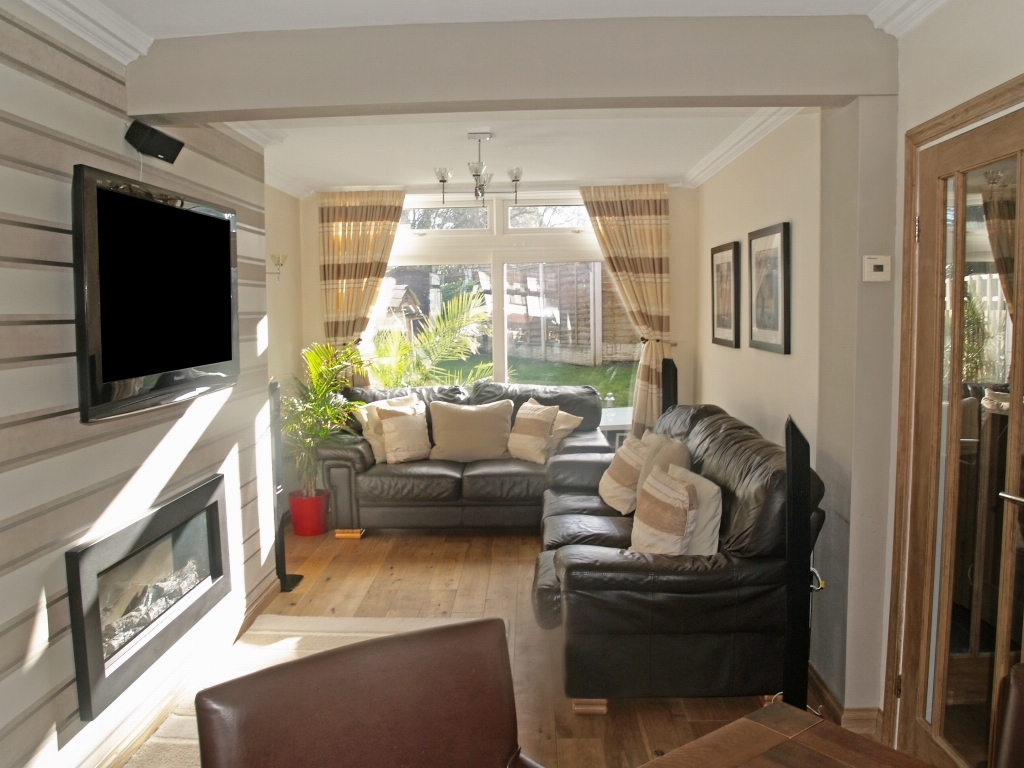 3 bedroom semi detached house Sold in Solihull - photograph 6.