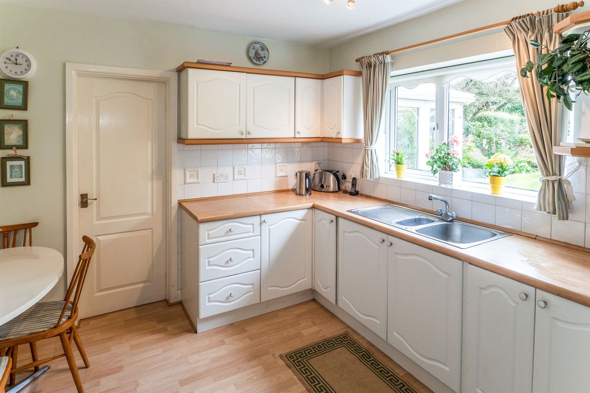 4 bedroom detached house SSTC in Solihull - Photograph 6.