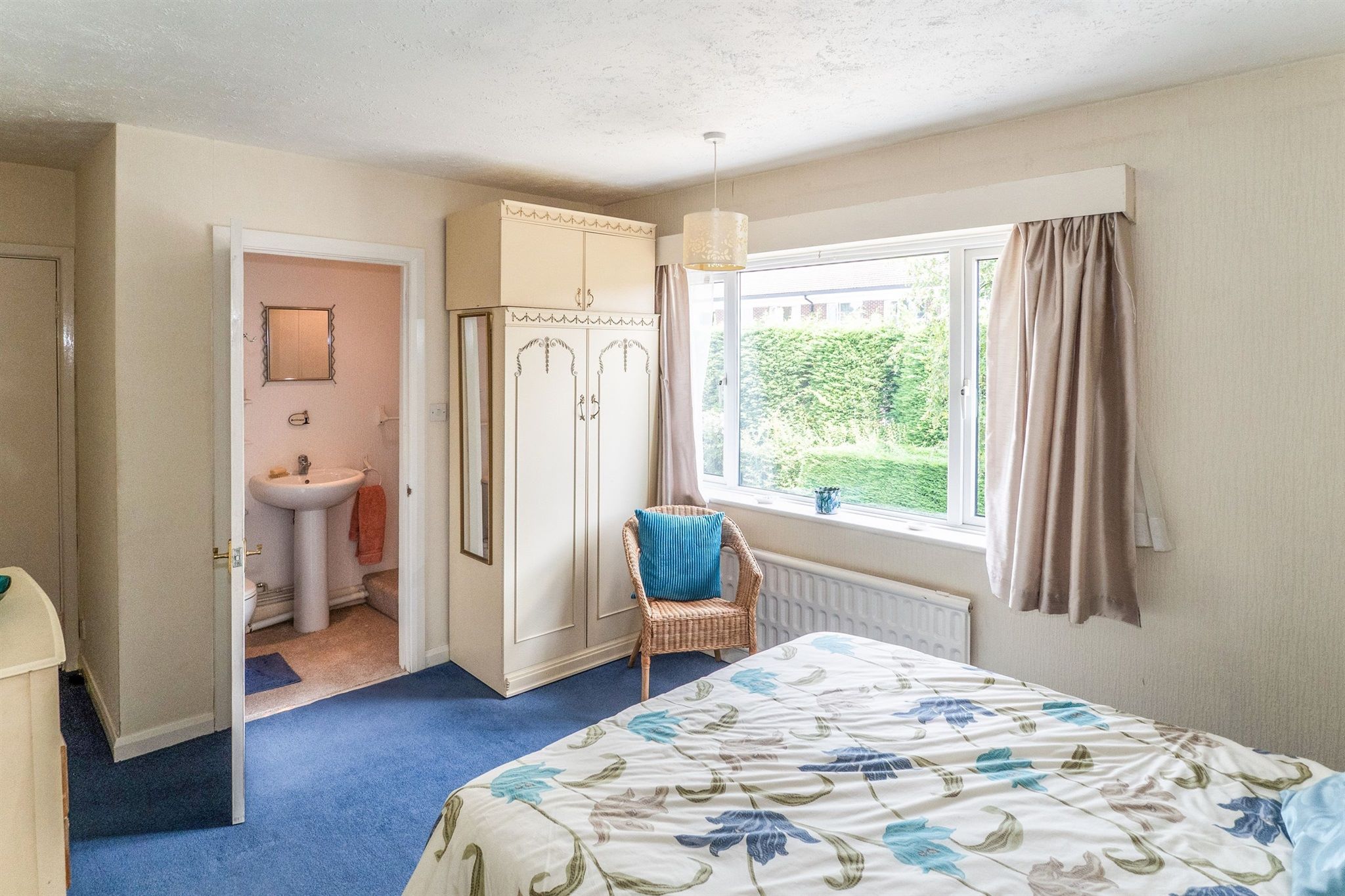 4 bedroom detached house SSTC in Solihull - Photograph 8.