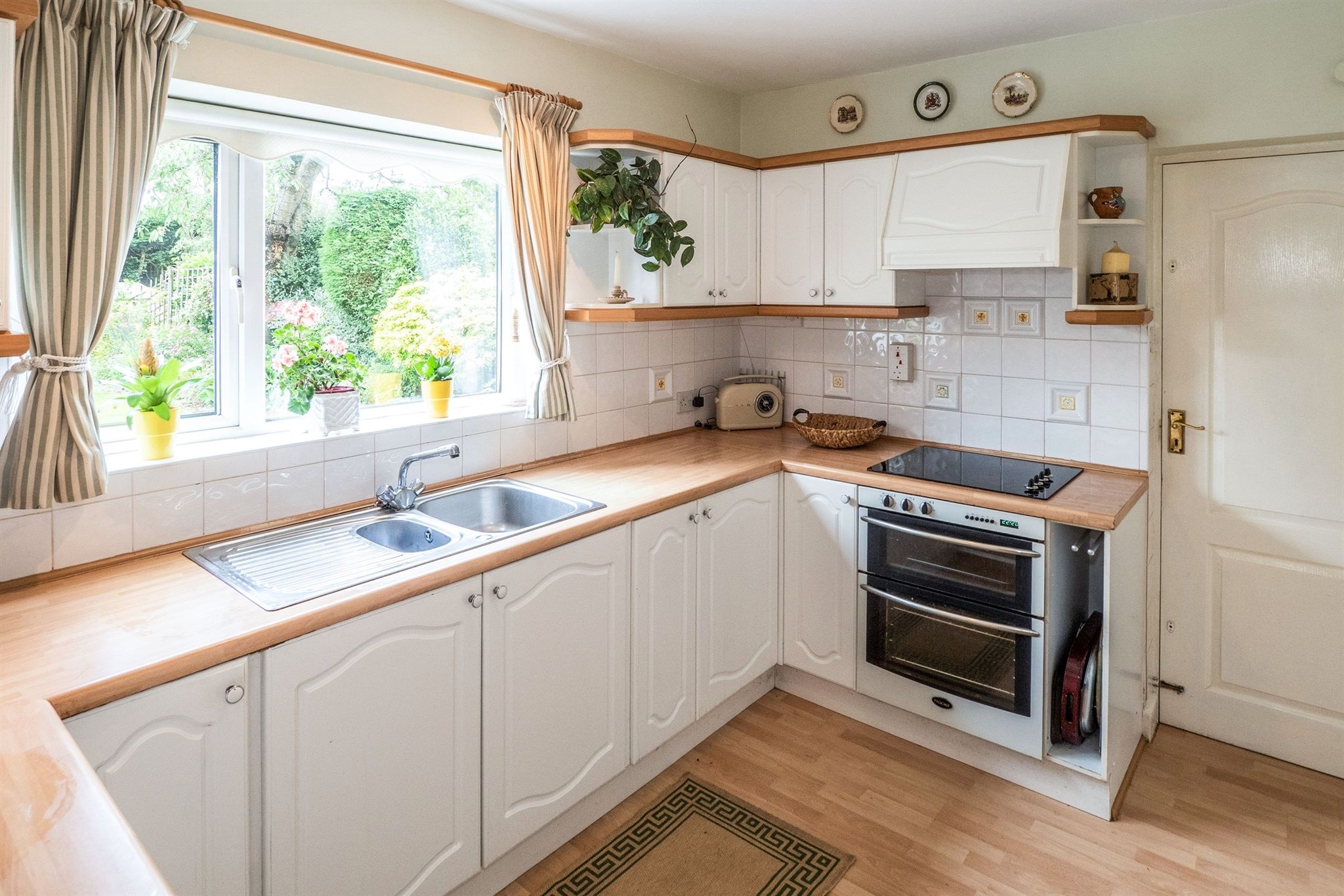 4 bedroom detached house SSTC in Solihull - Photograph 5.