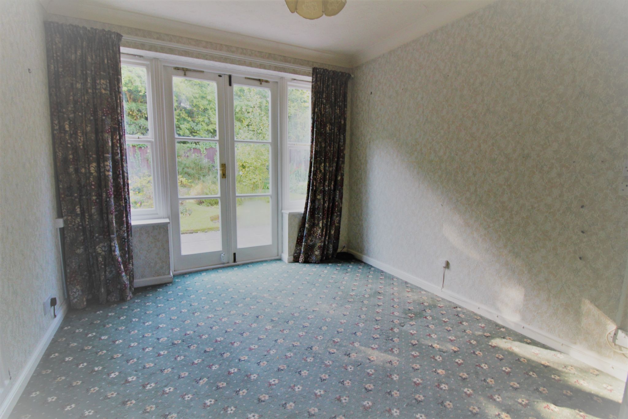 4 bedroom detached house SSTC in Solihull - Photograph 5.