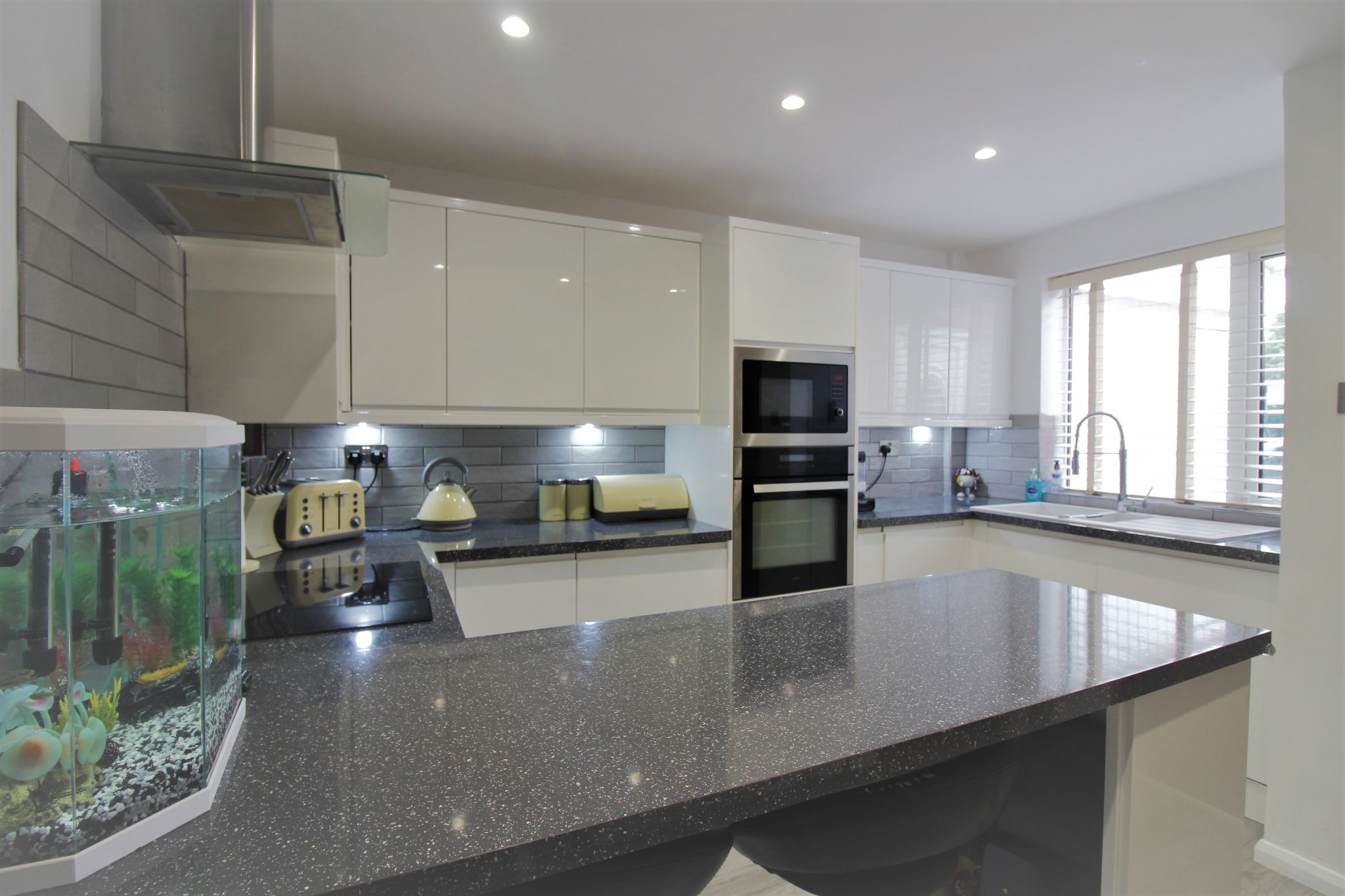 3 bedroom mid terraced house SSTC in Solihull - Photograph 3.