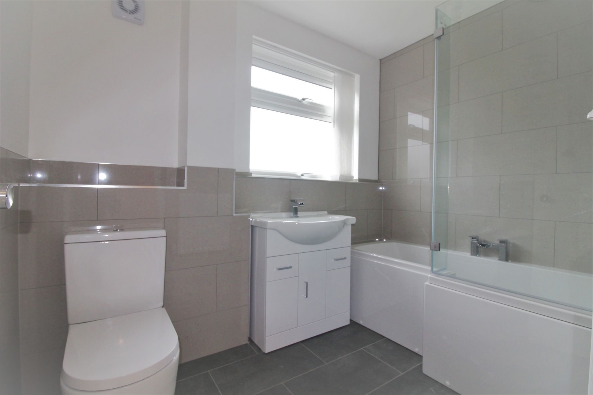 2 bedroom apartment flat/apartment Let Agreed in Solihull - Photograph 4.