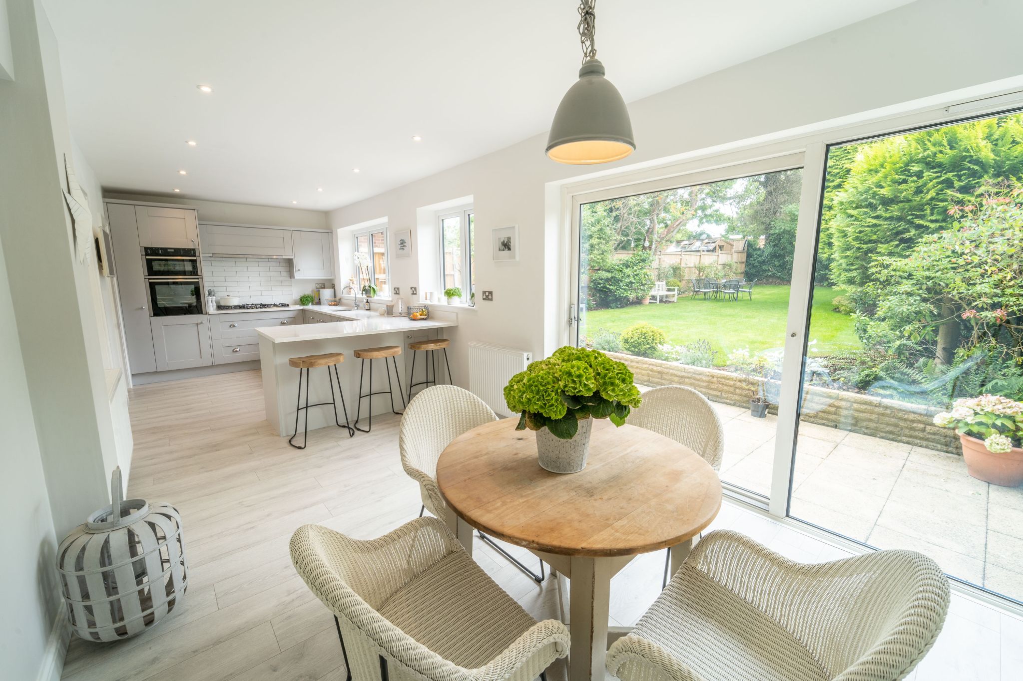 3 bedroom detached house SSTC in Solihull - Photograph 4.