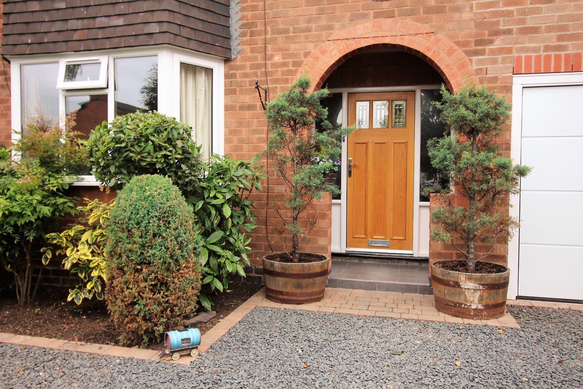 3 bedroom semi-detached house SSTC in Solihull - Photograph 2.