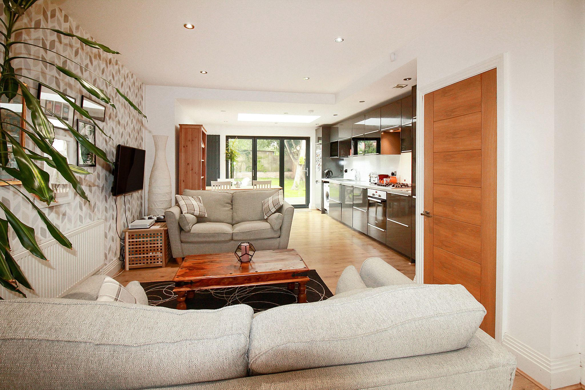 2 bedroom end terraced house SSTC in Solihull - Photograph 4.