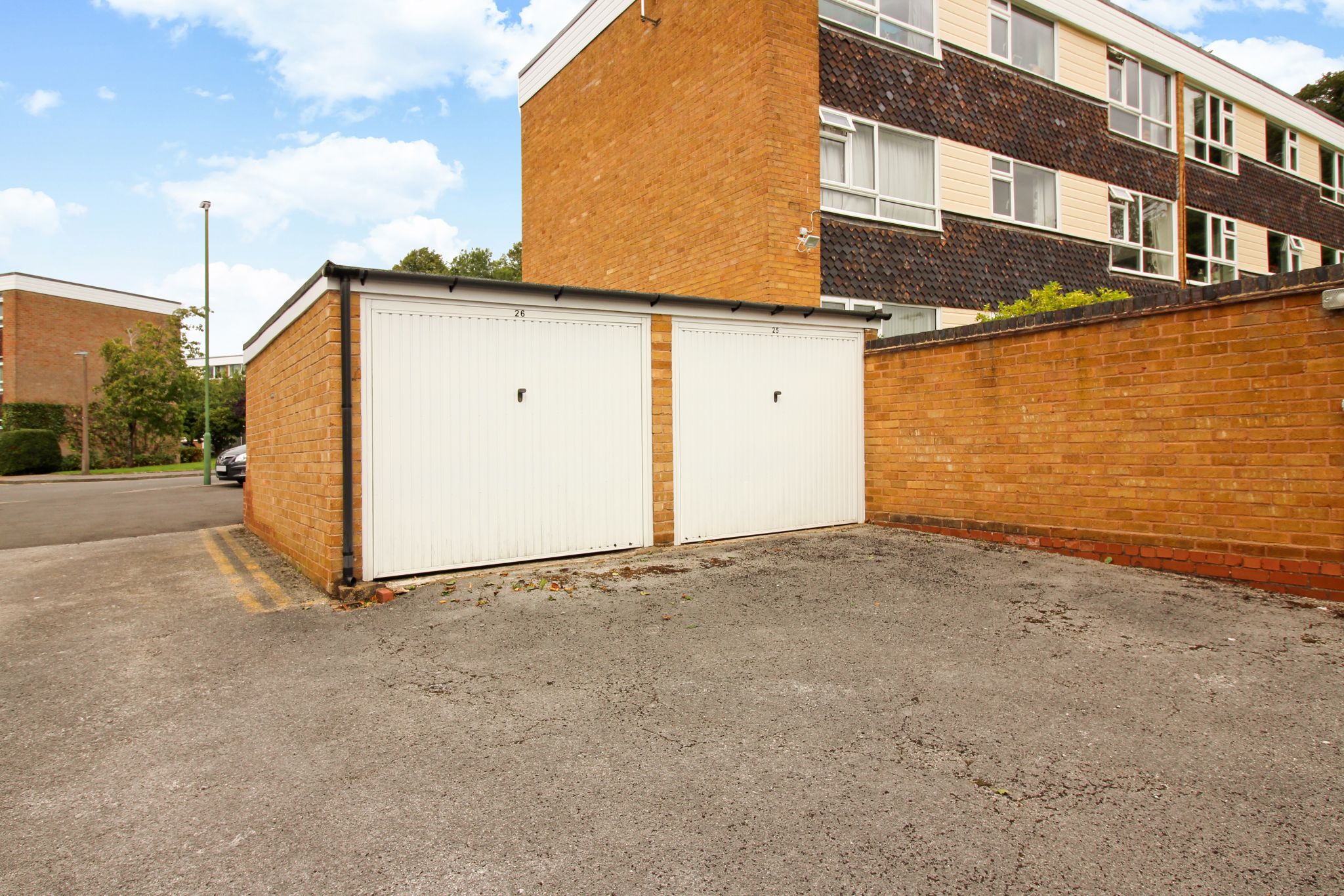 2 bedroom ground floor flat/apartment SSTC in Solihull - Photograph 14.