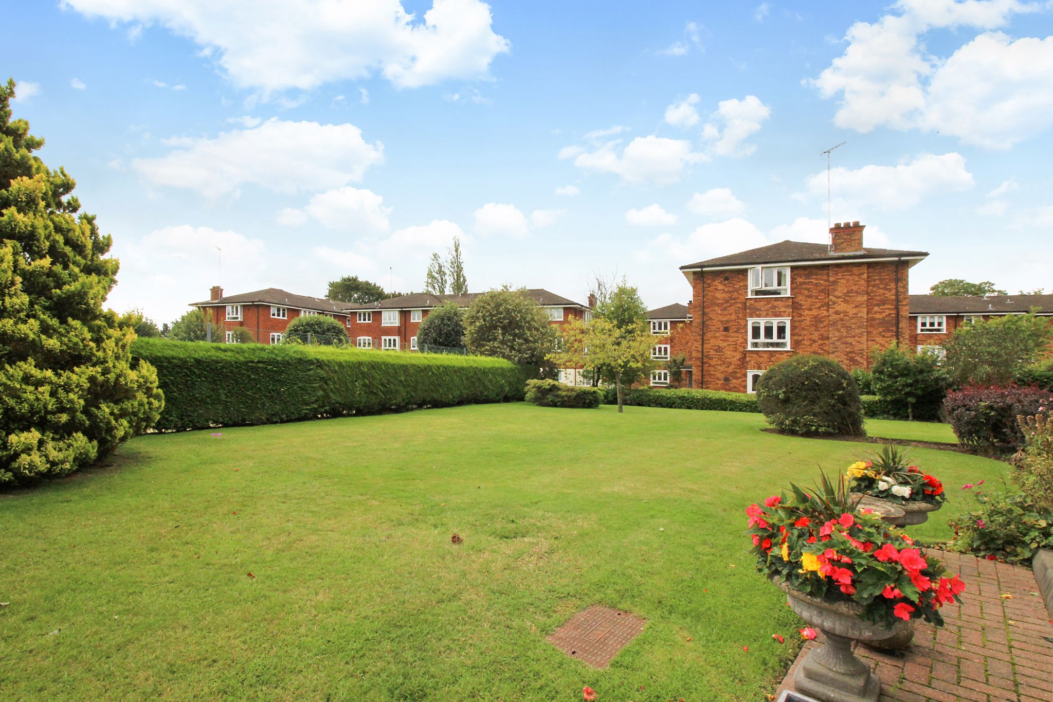 2 bedroom ground floor flat/apartment SSTC in Solihull - Photograph 13.