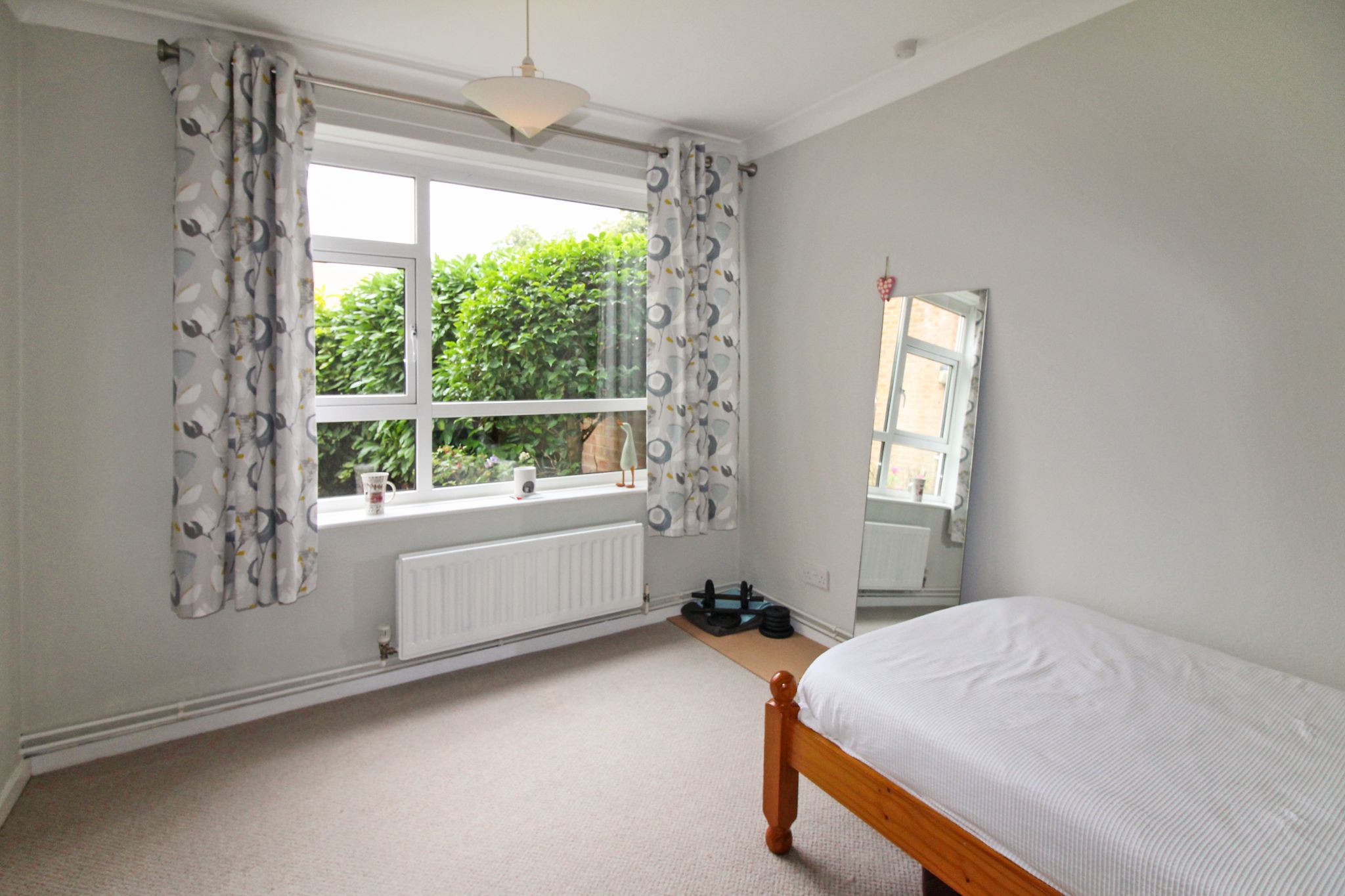 2 bedroom ground floor flat/apartment SSTC in Solihull - Photograph 8.