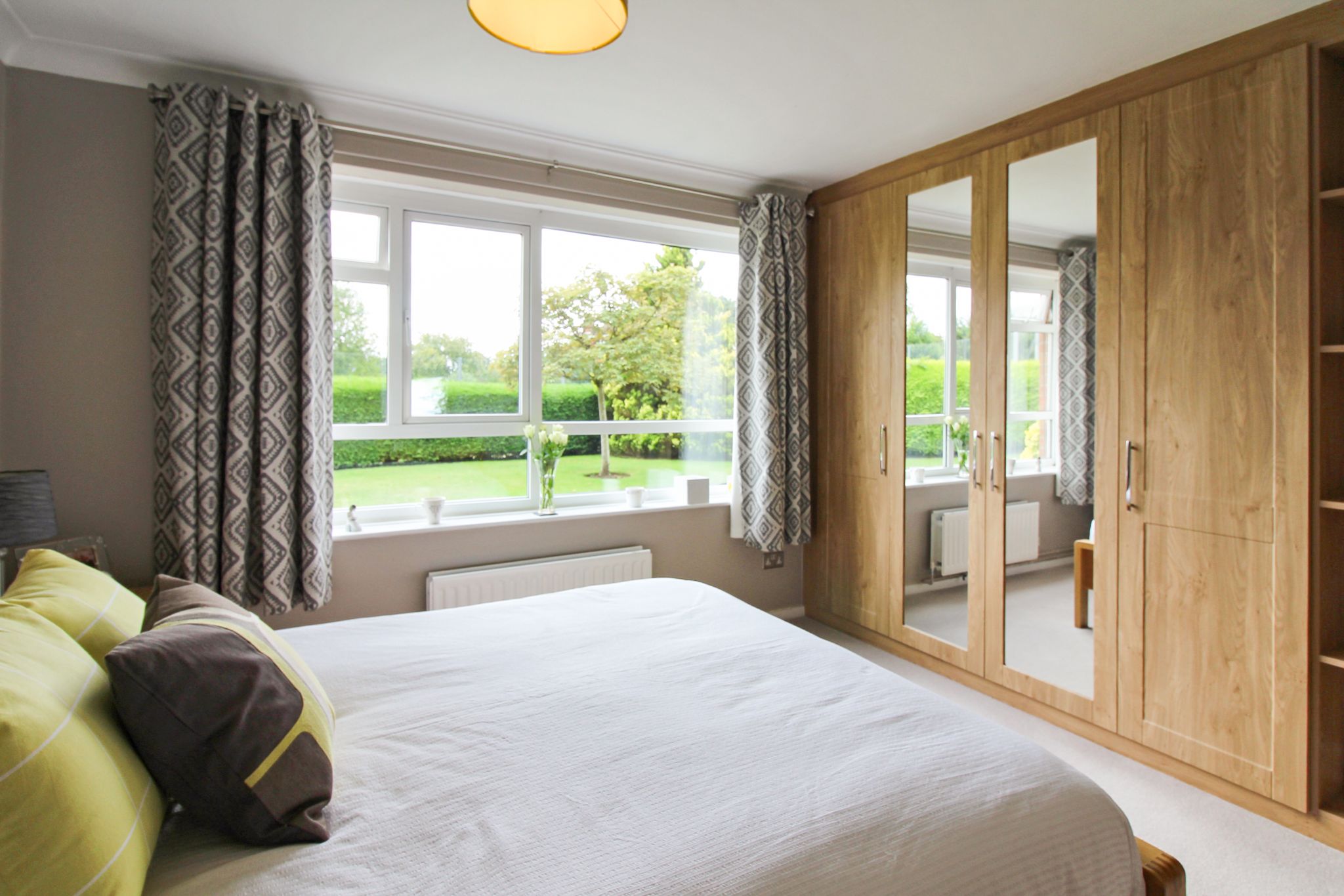 2 bedroom ground floor flat/apartment SSTC in Solihull - Photograph 7.