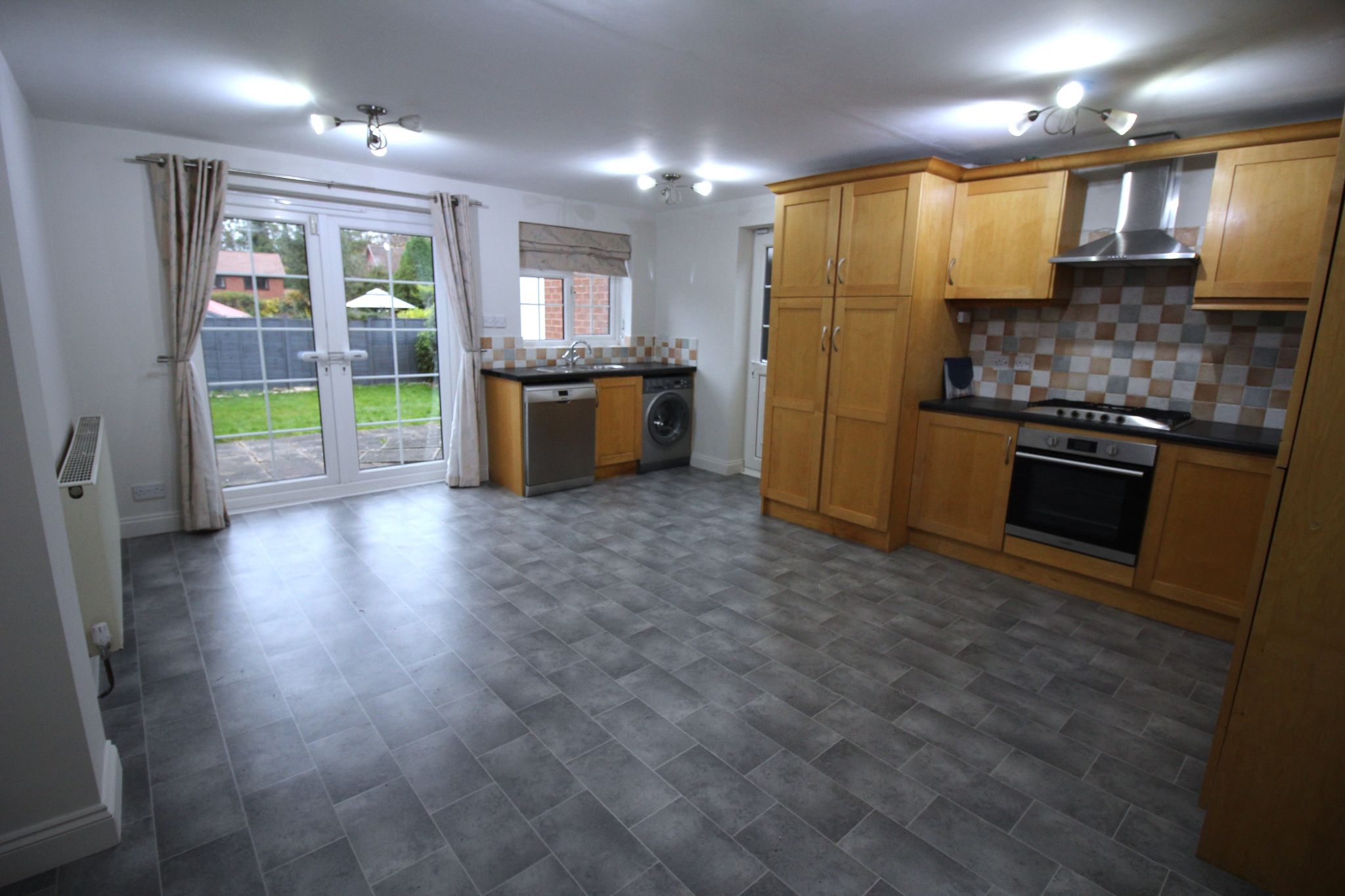 3 bedroom semi-detached house Let Agreed in Solihull - Photograph 2.