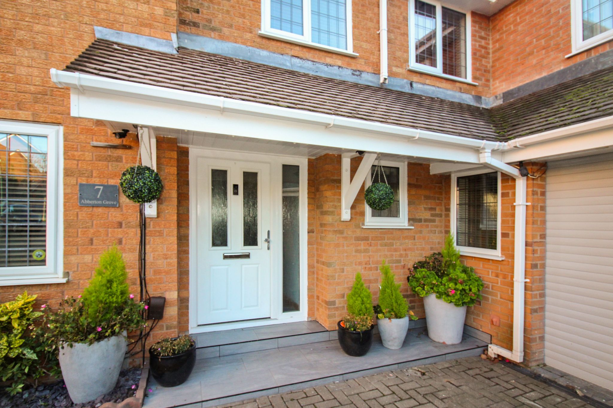 6 bedroom detached house SSTC in Solihull - Photograph 2.