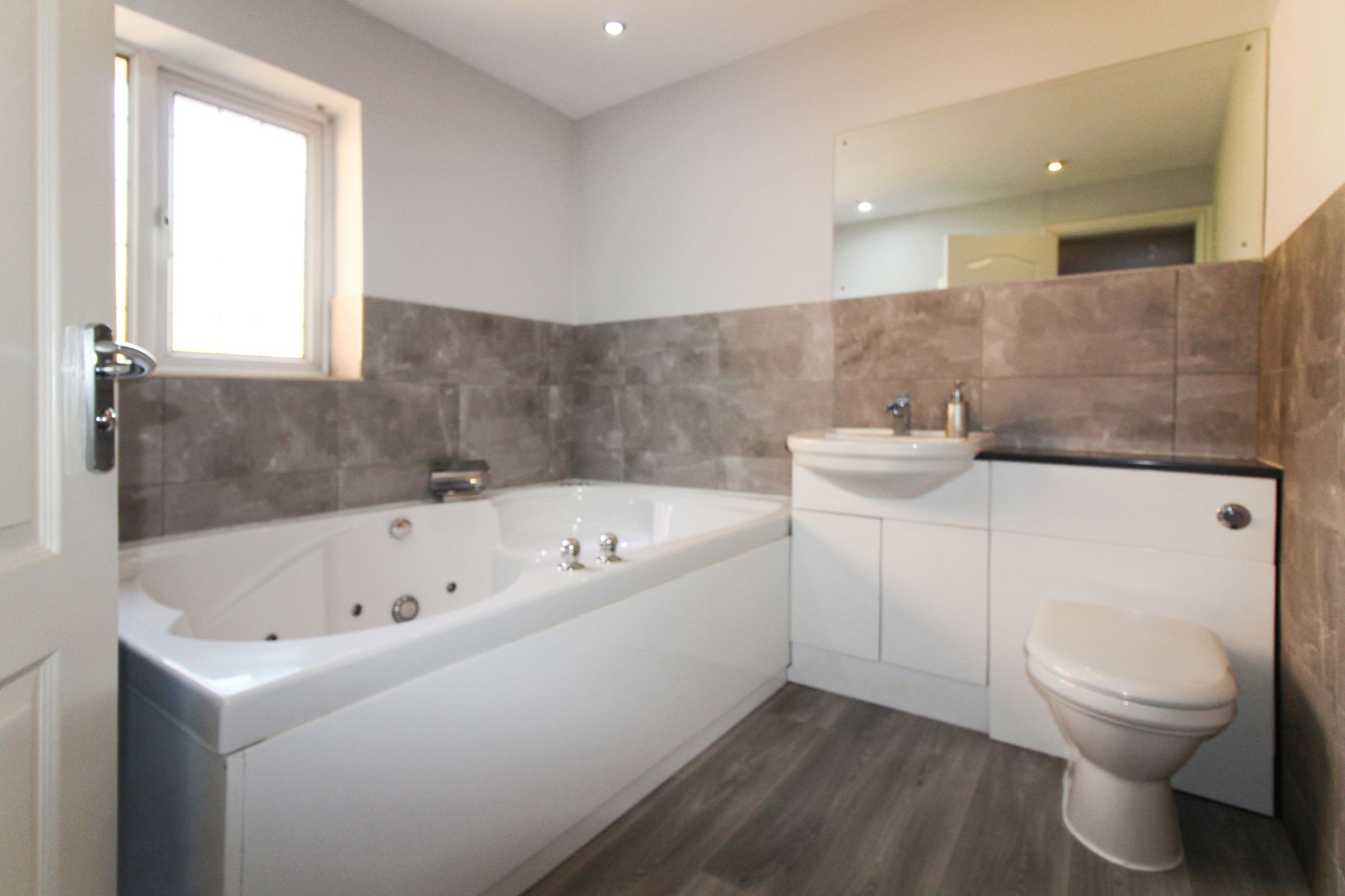 6 bedroom detached house SSTC in Solihull - Photograph 21.