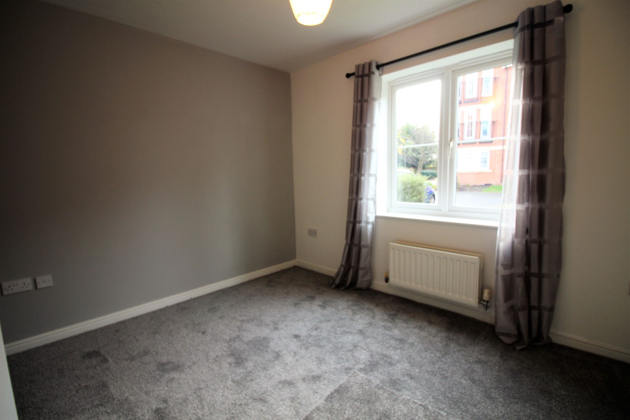 2 bedroom apartment flat/apartment SSTC in Solihull - Photograph 7.