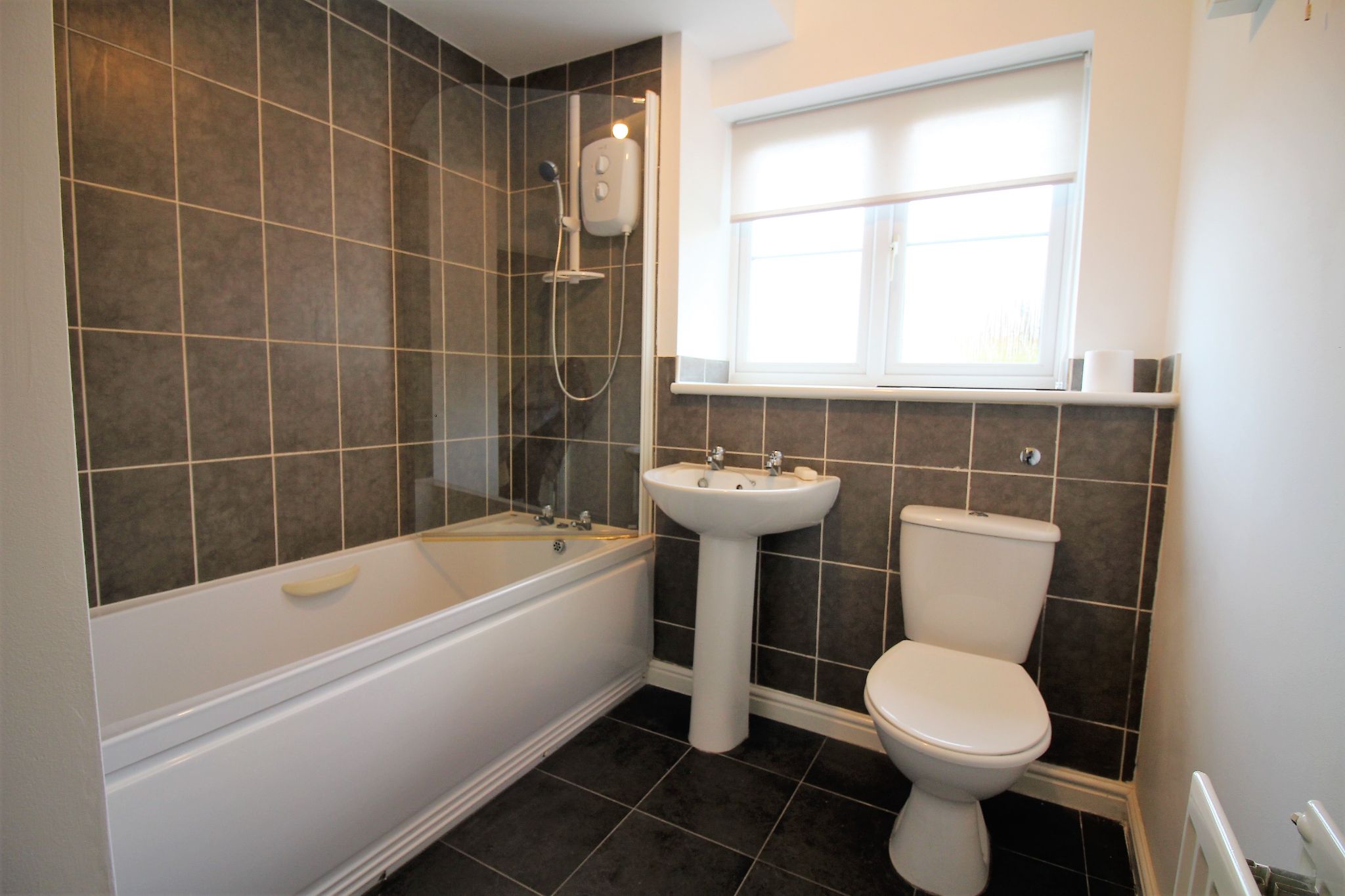 2 bedroom apartment flat/apartment SSTC in Solihull - Photograph 4.