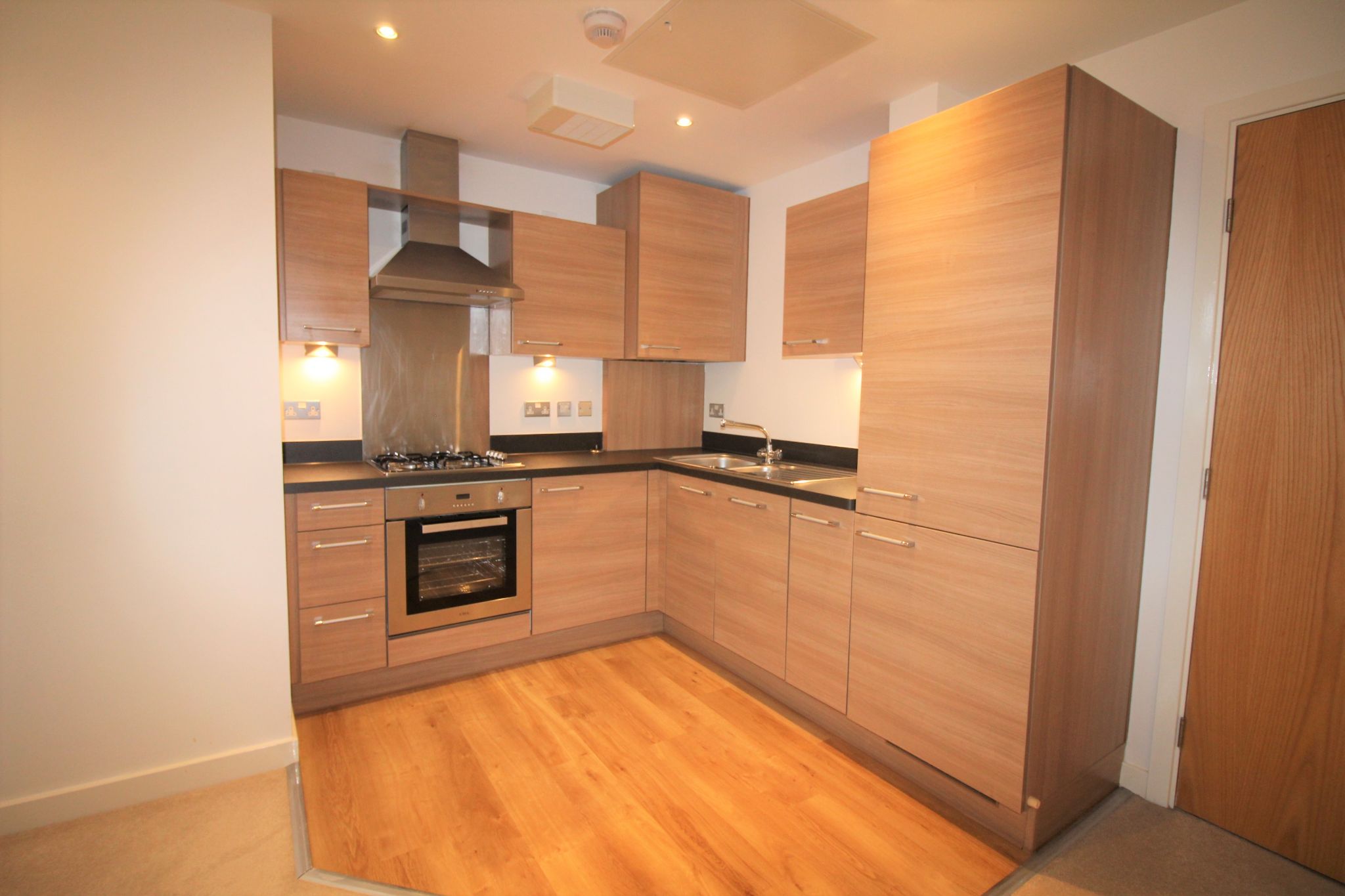 2 bedroom apartment flat/apartment SSTC in Solihull - Photograph 3.