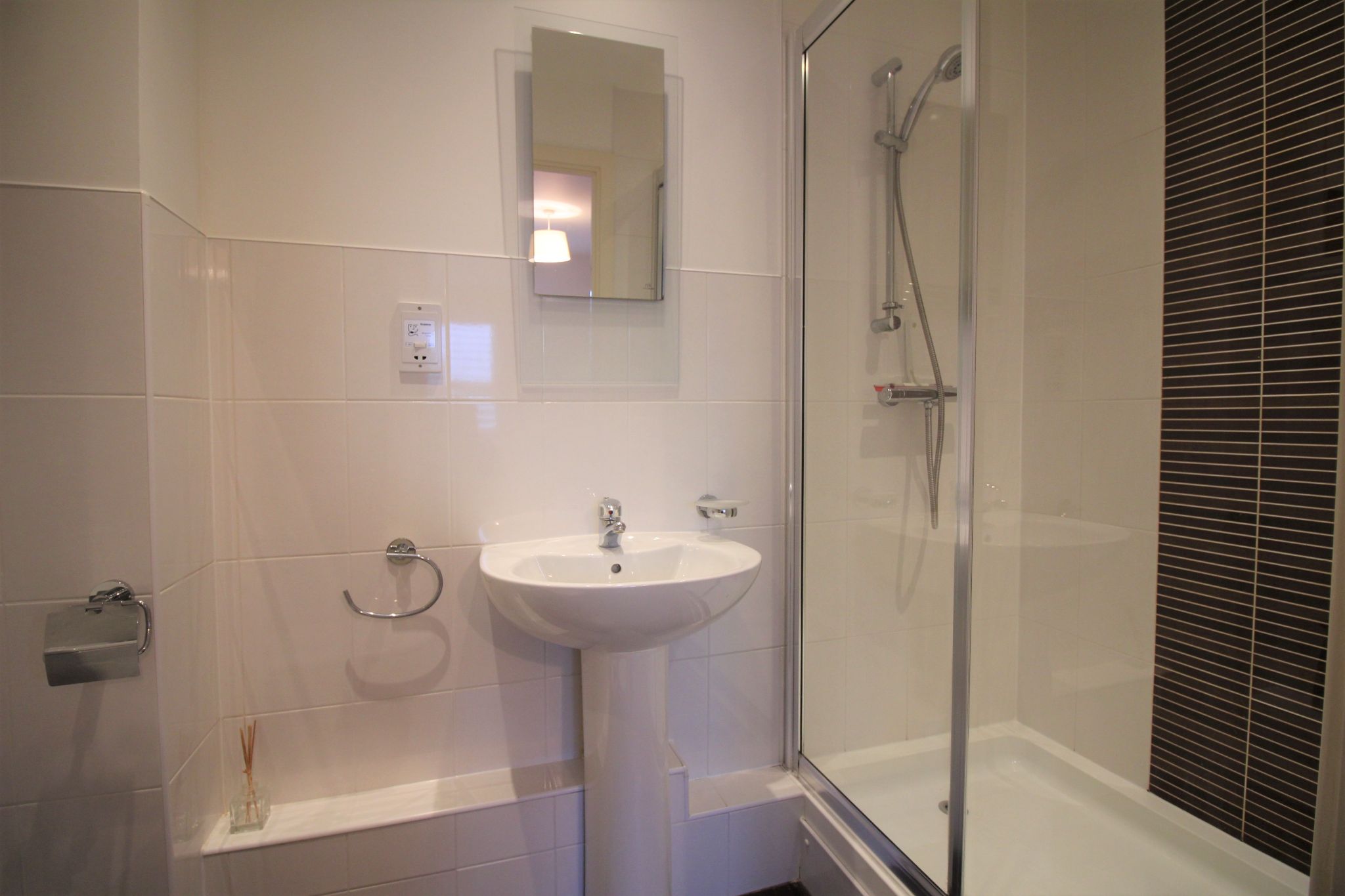 2 bedroom apartment flat/apartment SSTC in Solihull - Photograph 9.