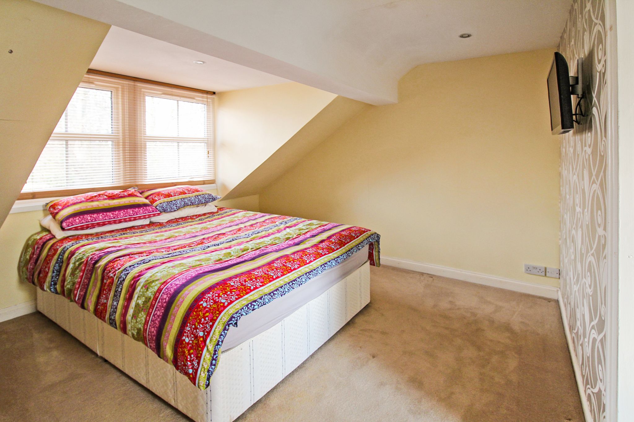 3 bedroom end terraced house SSTC in Solihull - Photograph 8.
