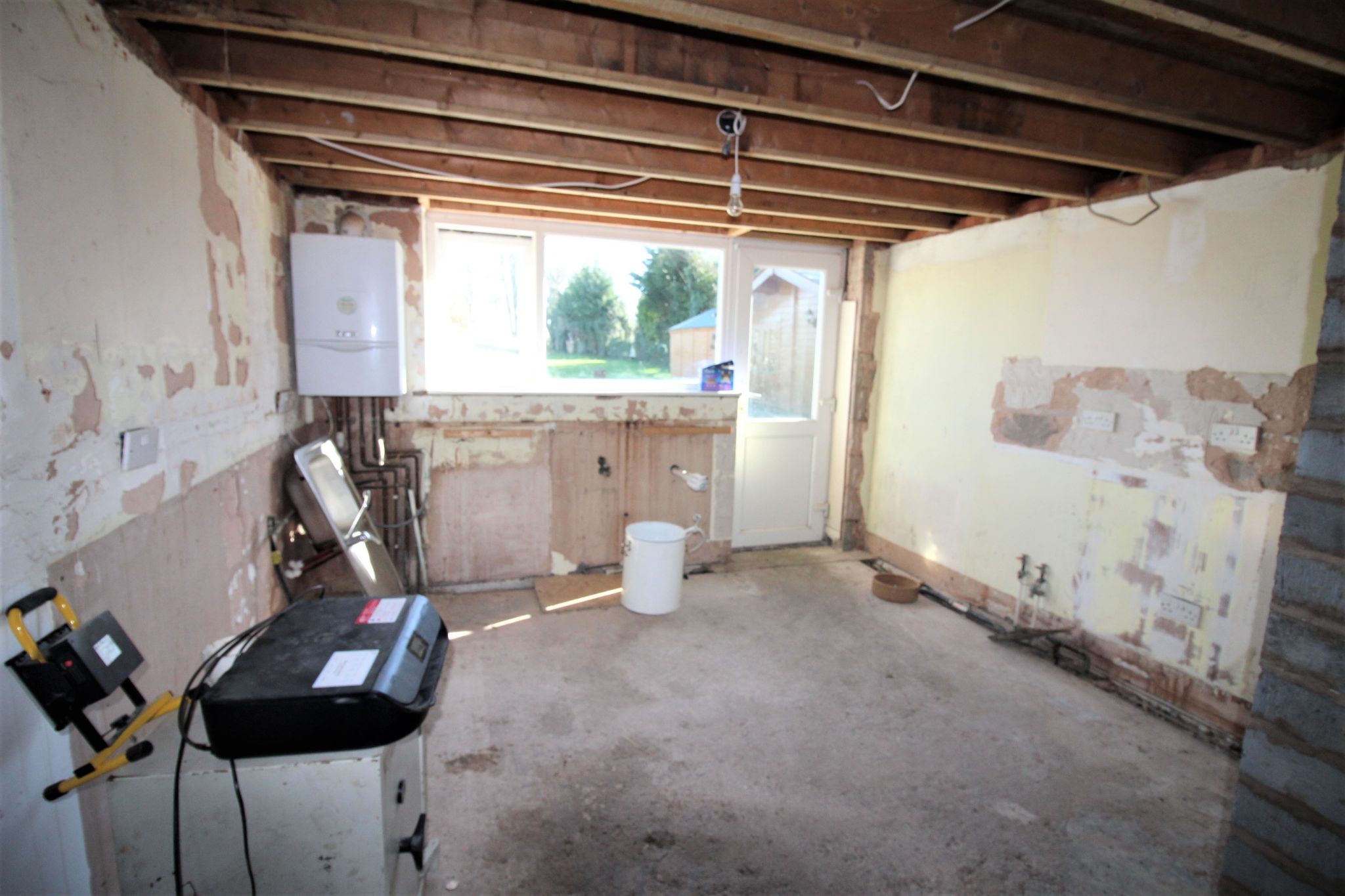 3 bedroom detached bungalow SSTC in Solihull - Photograph 8.
