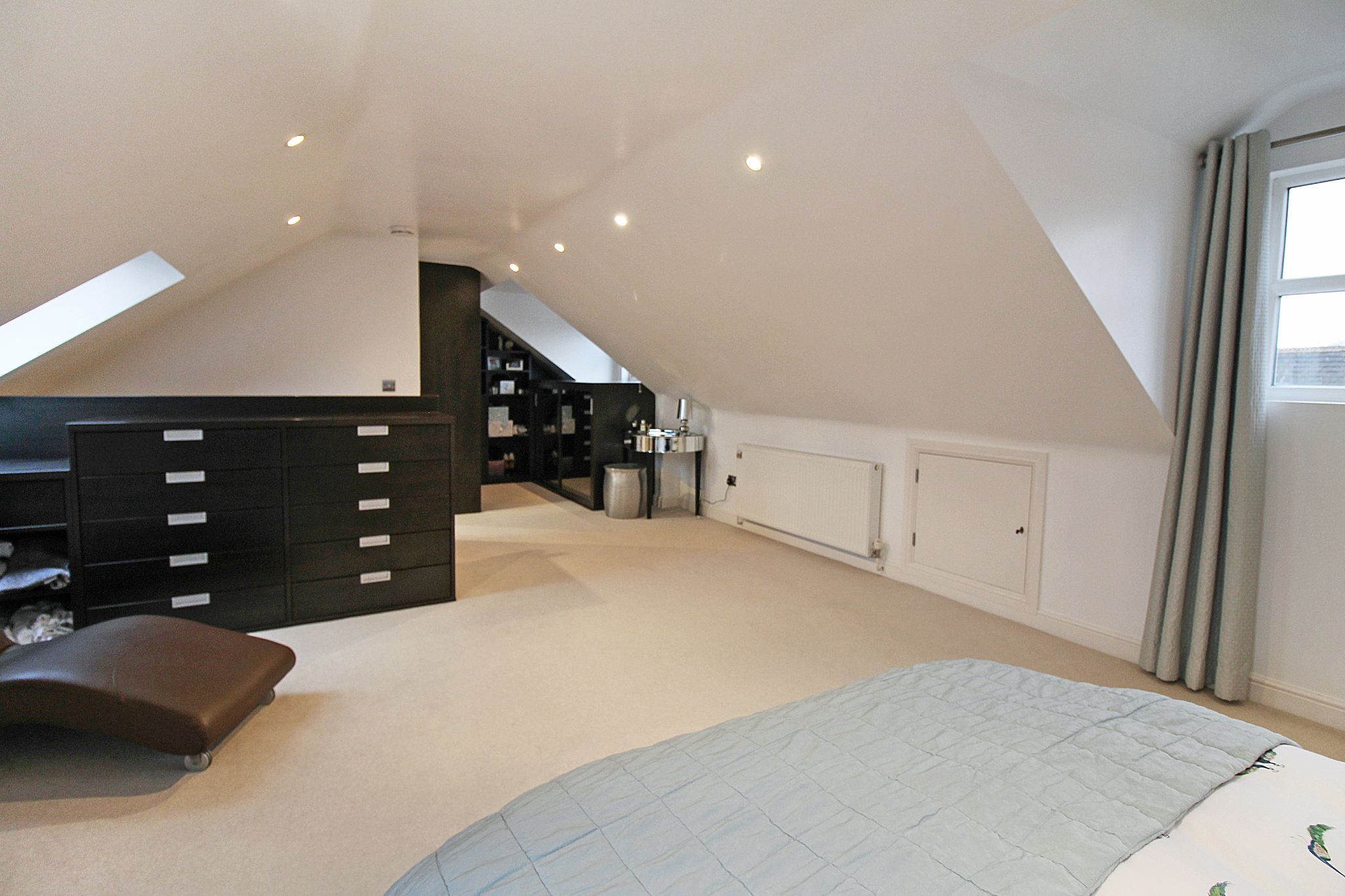 5 bedroom detached house SSTC in Solihull - Photograph 9.