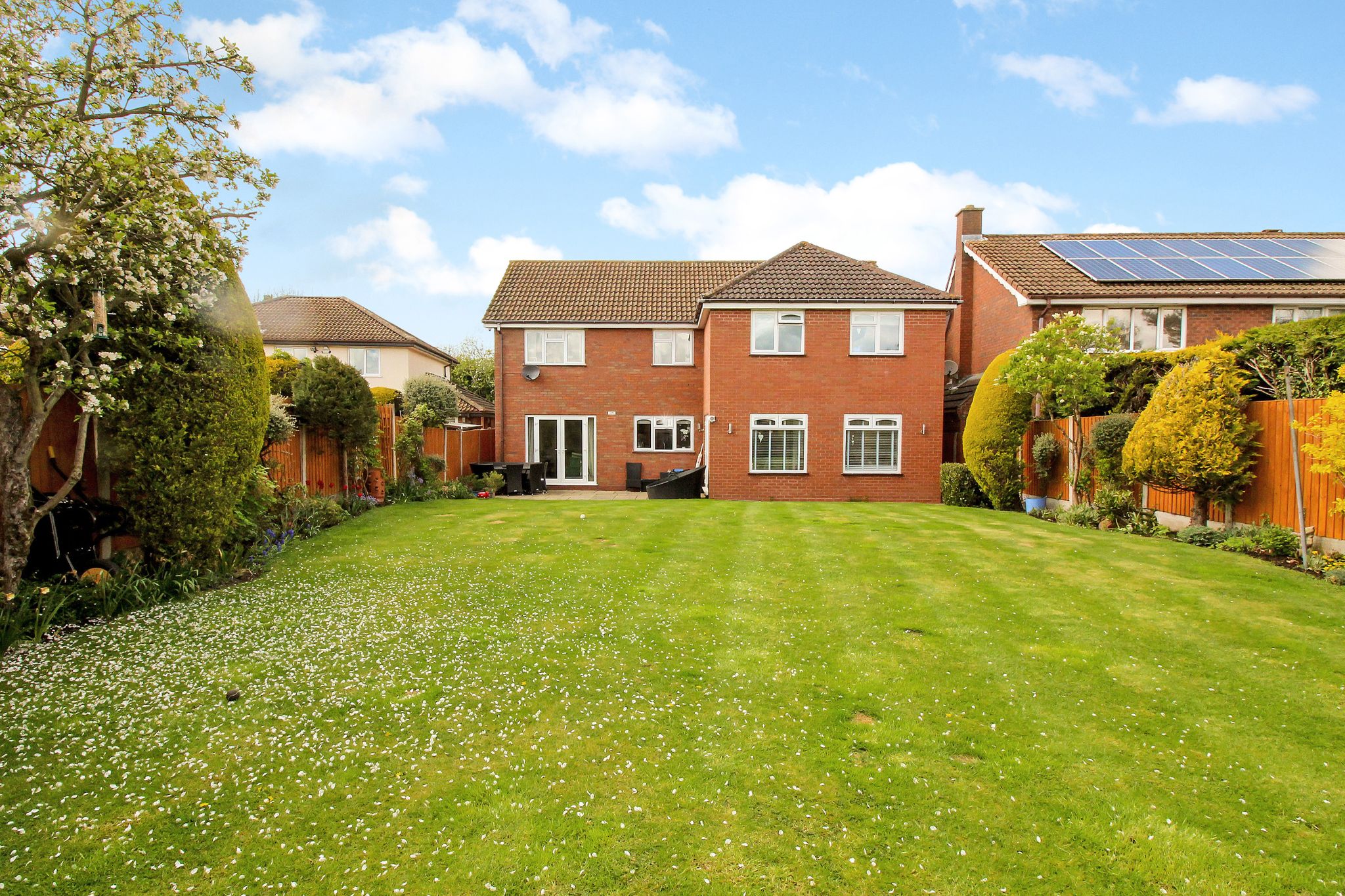 5 bedroom detached house SSTC in Solihull - Photograph 15.