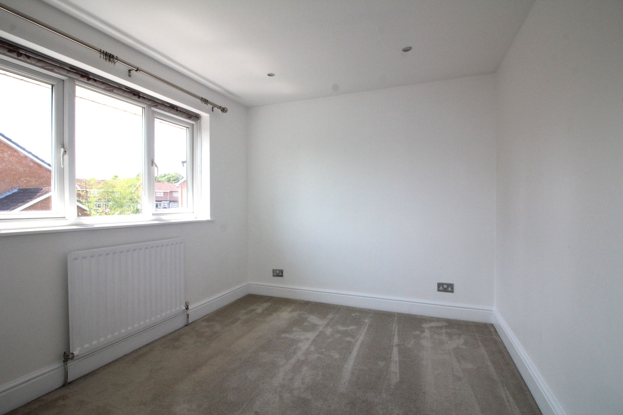 3 bedroom semi-detached house Let Agreed in Solihull - Photograph 7.