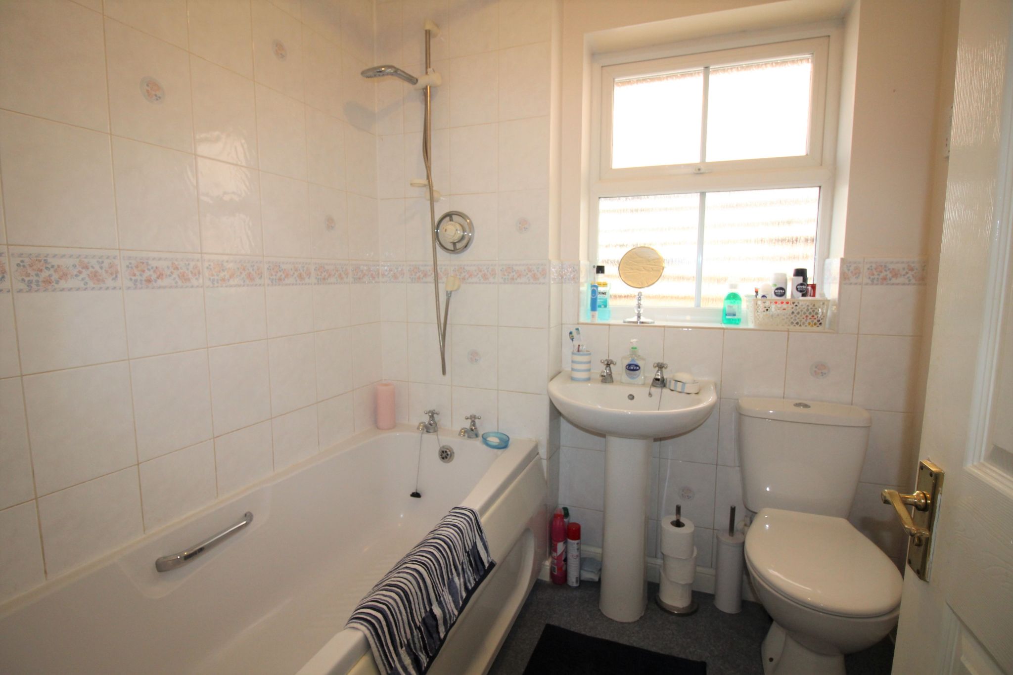 2 bedroom detached bungalow SSTC in Solihull - Photograph 8.