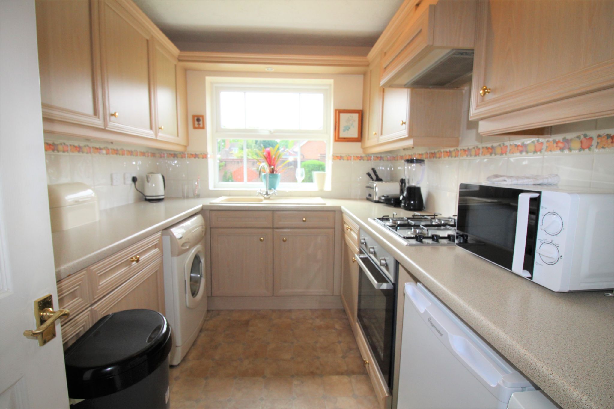 2 bedroom detached bungalow SSTC in Solihull - Photograph 4.